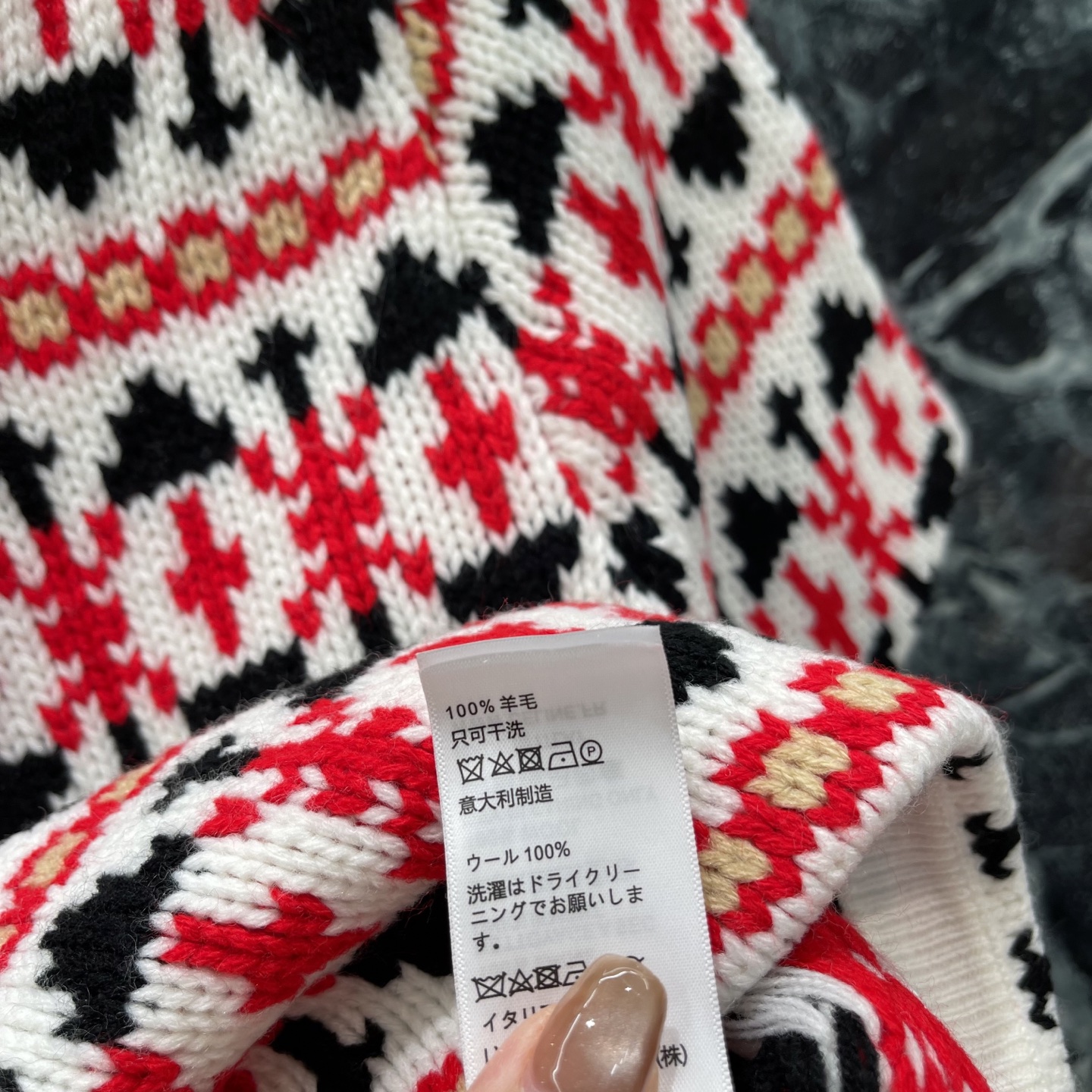 CE 26早秋新款 几何图案针织短袖 红黑白几何图案超吸睛 复古又现代!短袖+修身剪裁 灵感源自路易十四“太阳王”象征，