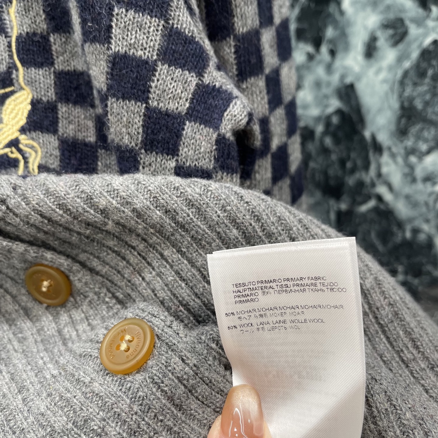 土星 26早秋新款 菱格针织开衫 菱形格纹理+金属纽扣，简约优雅又有质感 针织面料软糯细腻 通勤日常都能轻松驾驭 轻松g