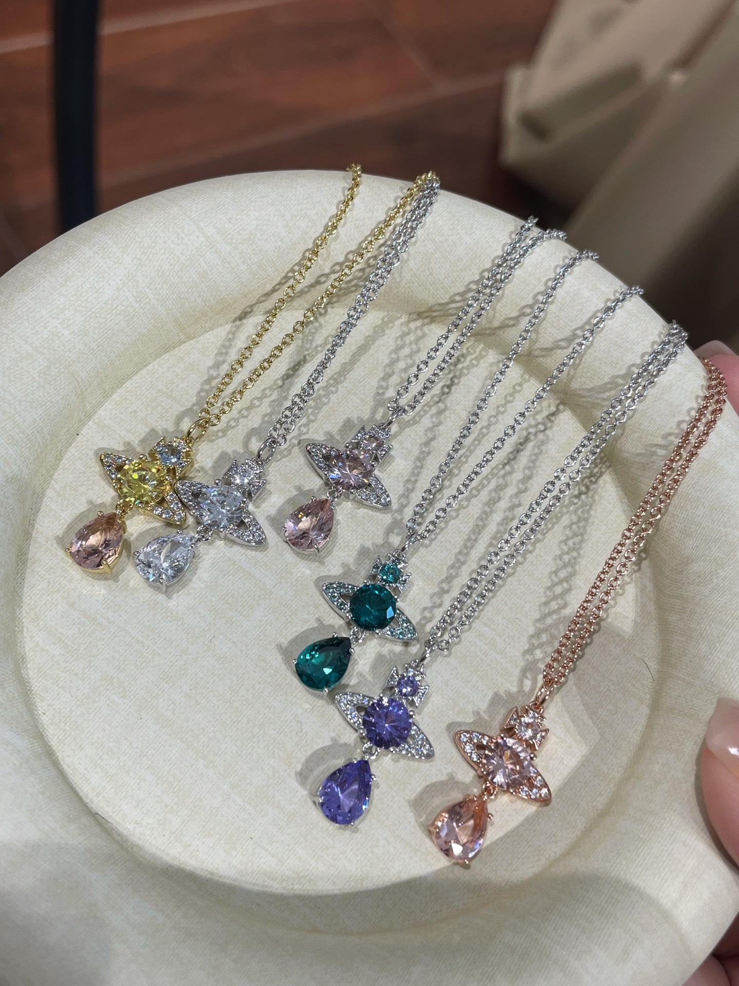 &yen; 120 💧西太后人鱼泪项链
总有一款配色是你的菜❗️现货在仓～