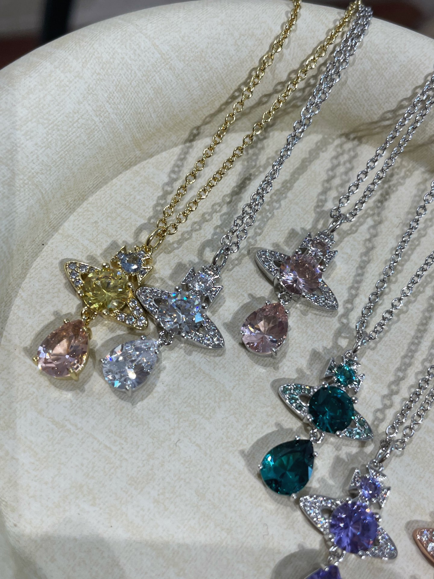 &yen; 120 💧西太后人鱼泪项链
总有一款配色是你的菜❗️现货在仓～