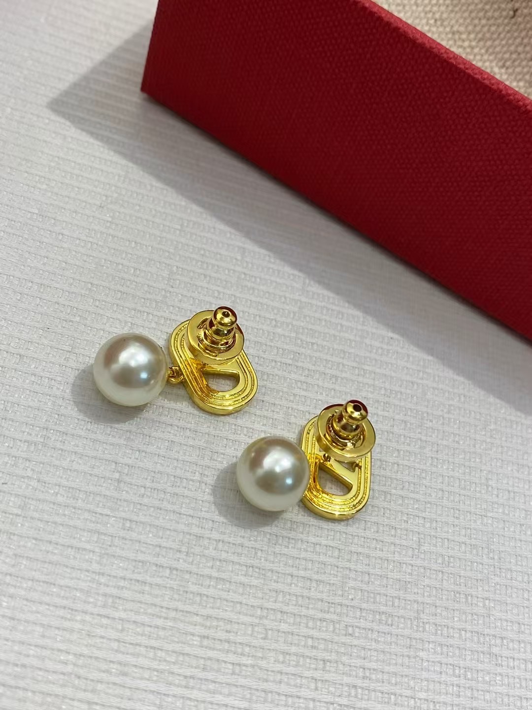 발렌티노 진주 장식 메탈 스터드 귀걸이 63708 이미지 5