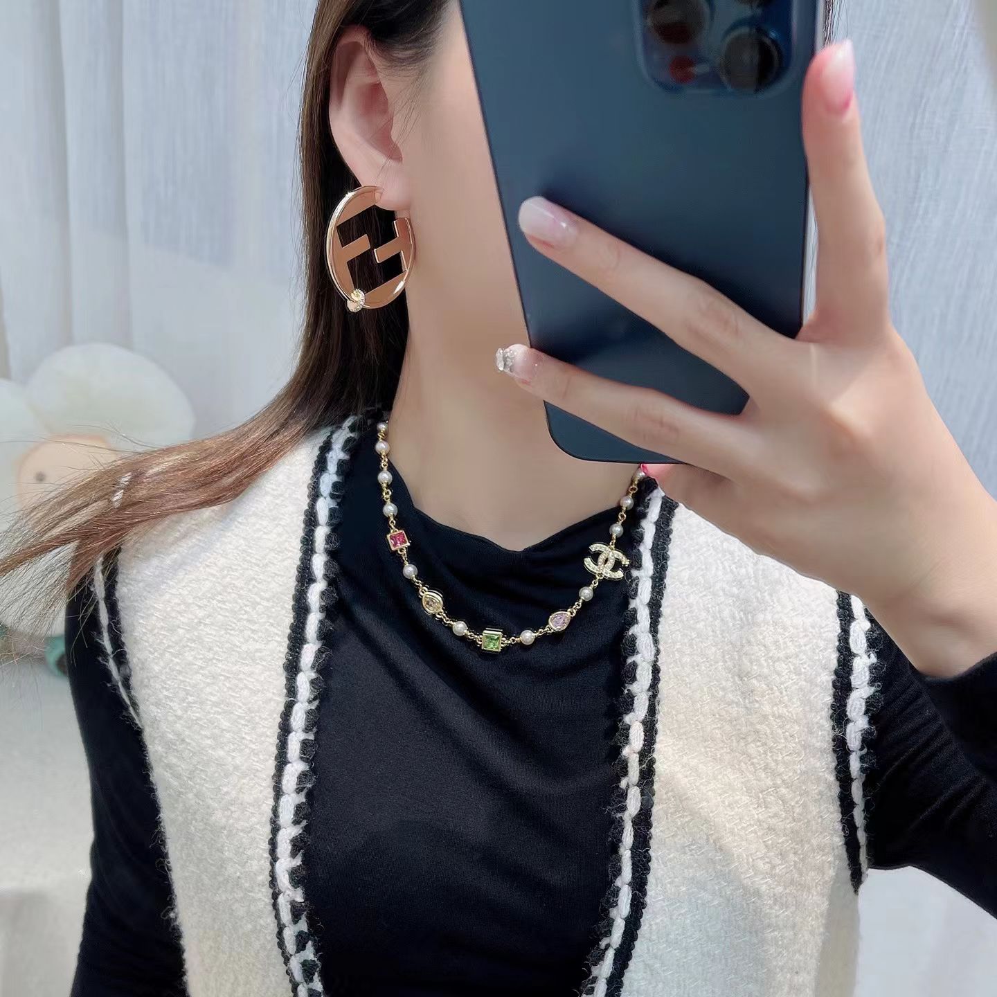 펜디 에버라운드 로고 후프 귀걸이 상세 이미지 3