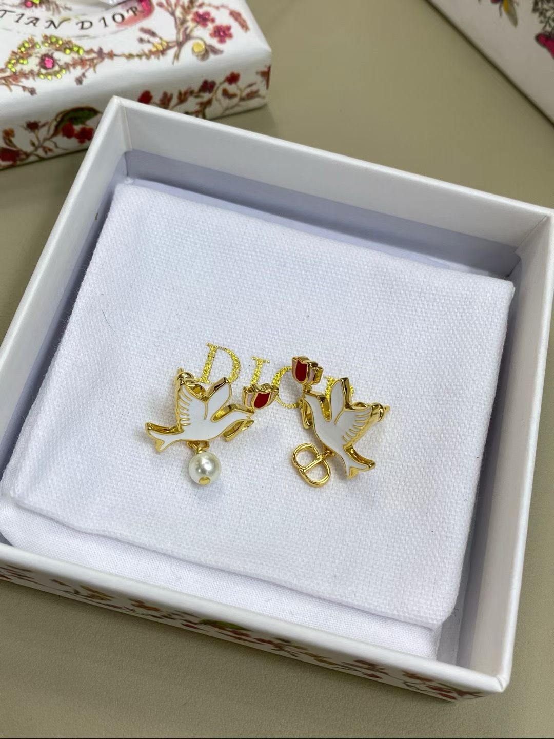 디올 귀걸이 135214 Dior Earrings 썸네일 이미지