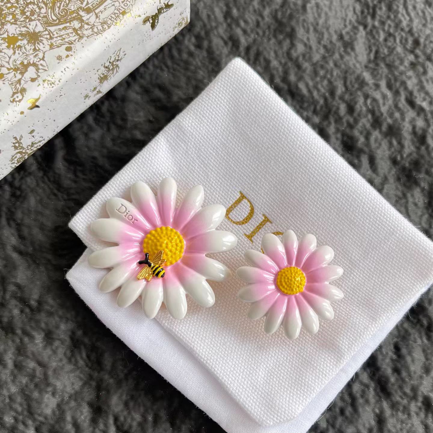 디올 귀걸이 135216 Dior Earrings 썸네일 이미지