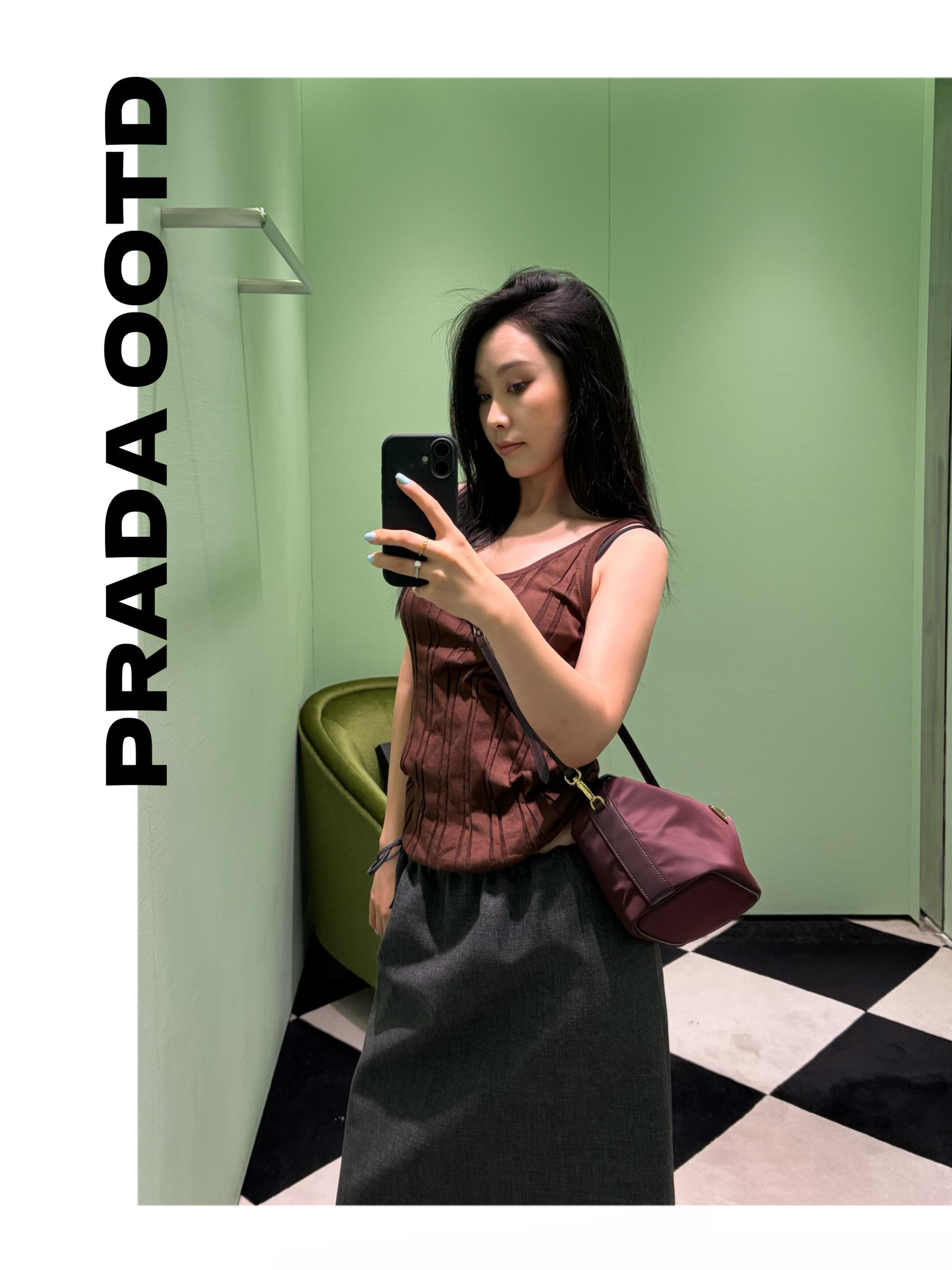 NO:958581,Prad* dark brown vertical pattern knitted vest, close-fitting design + soft fabric, super comfortable to wear!  The vertical lines make you look slimmer, and the low-saturation retro tones make it versatile when worn alone or inside. The triangular logo on the chest is low-key and recognizable, and it has a simple and high-end feel. It can be easily used for daily commuting and leisure. Pair it with jeans or a skirt, and you can easily get a lazy and refined style!  ,,prada,skirts,jeans,19860909Prad*深棕色竖纹针织背心 贴身设计+柔软面料,穿着超舒适！竖纹显瘦,低饱和复古色调,单穿or内搭都很百搭.胸前三角标低调又有辨识度,简约高级感拿捏住～日常通勤、休闲都能轻松驾驭,搭配牛仔裤或半裙,轻松get慵懒精致风！,,prada,skirts,jeans,,Women's clothing