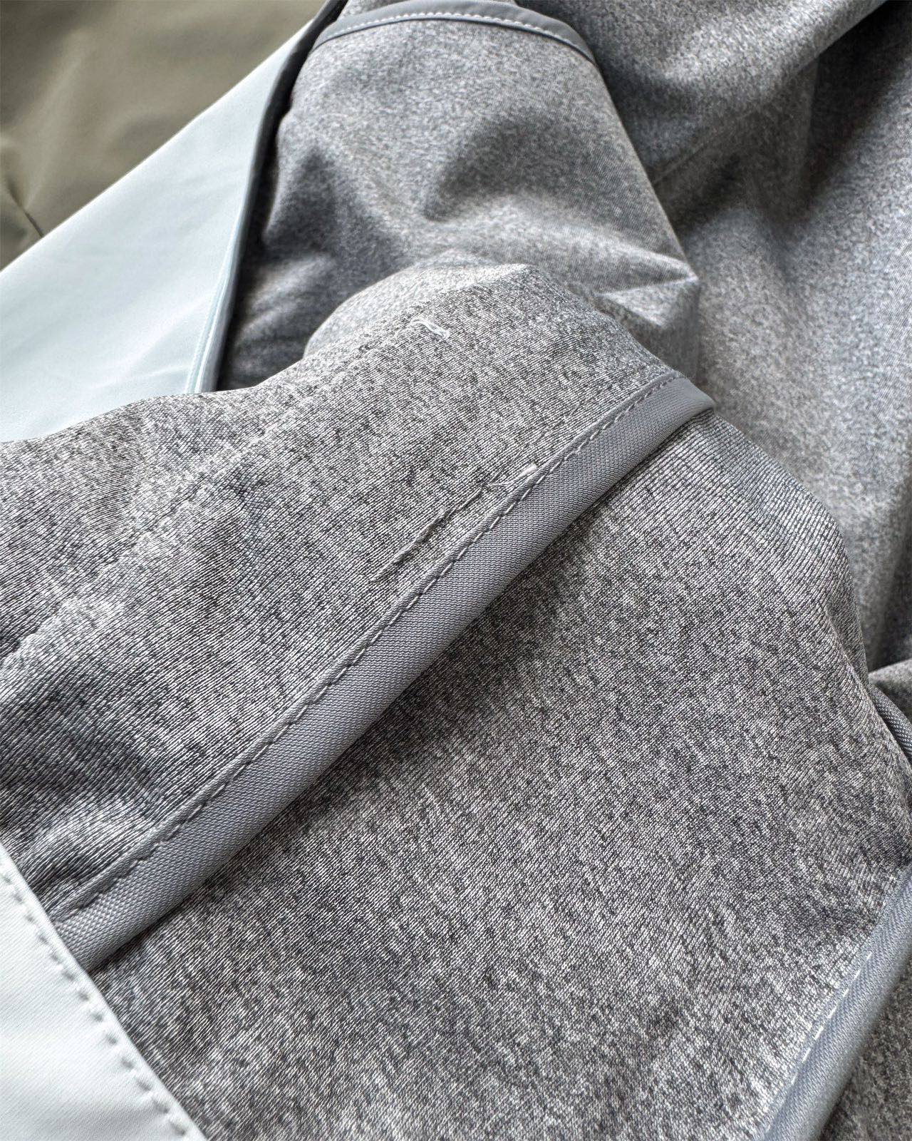 高标准选精品✨通版多擦亮👀,🐮货冲冲冲 P295
可隆 KOLON SPORT 春款金属标外套新品 防风水透气轻量软壳冲锋衣 男女同款,
柜款夹克,新款在售3900+ 高品质 金属Logo
科技面料防风防水,轻量化设计,宽松立体剪裁,腰间拼接大气显瘦还高级,冲锋衣透气舒适面料 不闷热,循环透气,排湿保持皮肤干爽 ,三防功能黑科技 ,纳米级防水防油防污
专业级户外连帽冲锋衣夹克外套.极地防水冲锋衣,属于户外的向导级别,它是针对严酷的户外环境而设计,旨在为运动爱好者提供终极的保护,这款防风透气的连帽衣是追求灵活性的登山者的理想选择,耐磨而高度防风的外层.面料能抵挡雨水,并且吸湿排汗,防湿表层面料.防雪.透气耐磨.防风.防水 能凝结面料水珠,立体整形,更合身舒适,可兼容头盔的一体化风帽,带来更好的防风防水保暖性,各部位设计精简使用,上身效果极好
颜色:黑色、米白、军绿,
尺码:L-5xL
L衣长68胸围110肩袖长84(100-120斤)
XL衣长70胸围114肩袖长86(120-140斤)
2xL衣长72胸围118肩袖长87(140-160斤)
3xL衣长74胸围122肩袖长89(160-180斤)
4xL衣长76胸围126肩袖长91(180-200斤)
5xL衣长78胸围130肩袖长93(200-220斤)