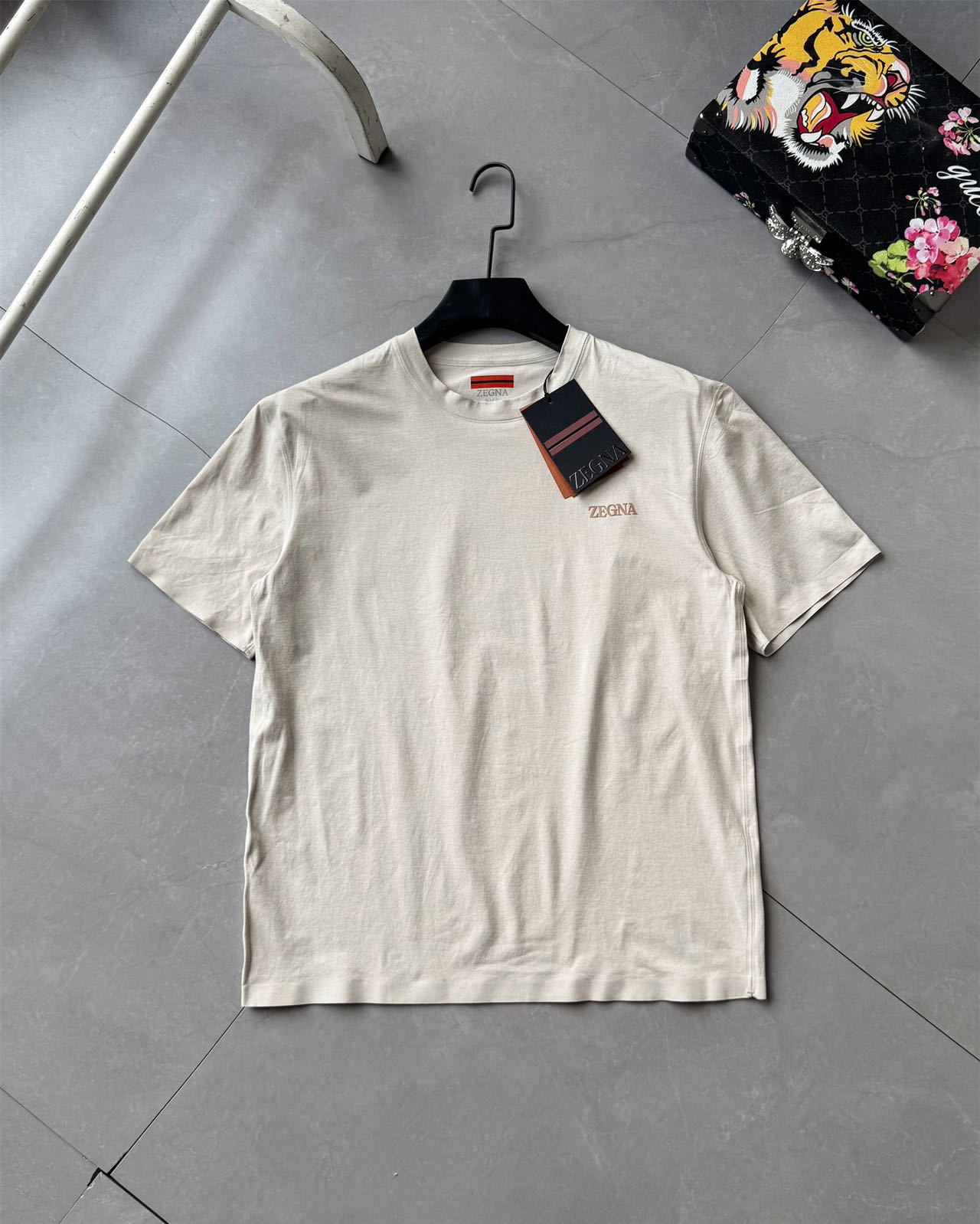 Alternative view of T-Shirt 02287
