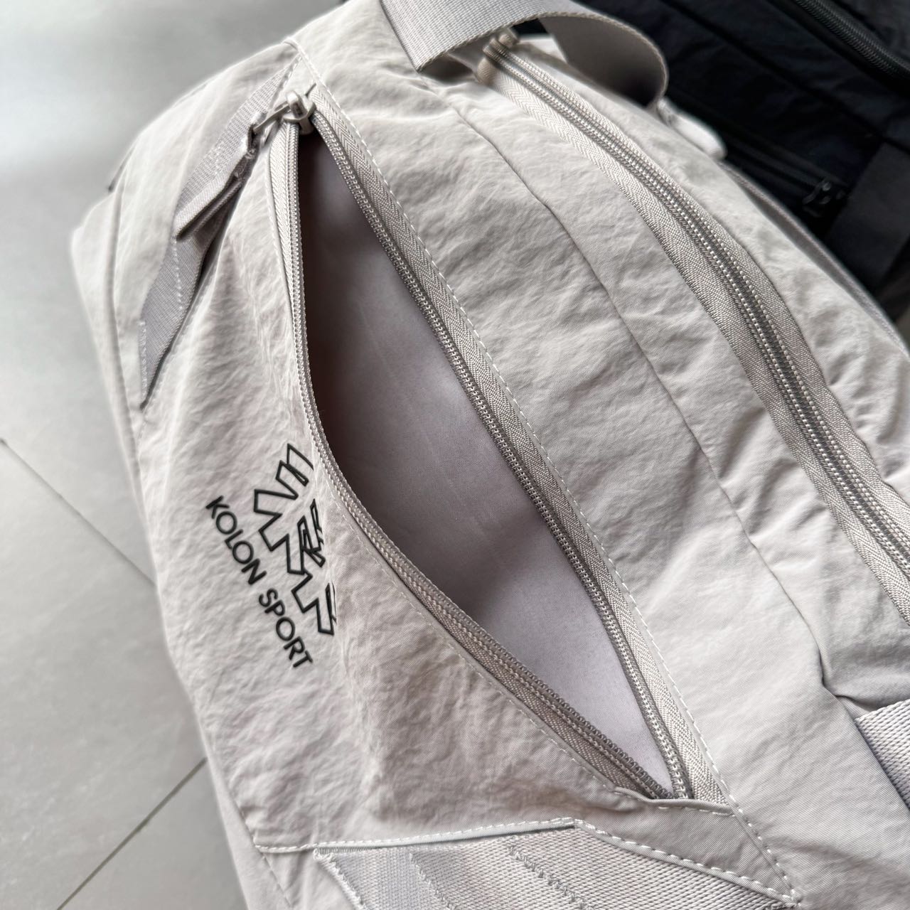 KOLON SPORT Bolso de Viaje Unisex: Amplio, Duradero y Resistente al Agua 8 i1752670372477 5857 0 6