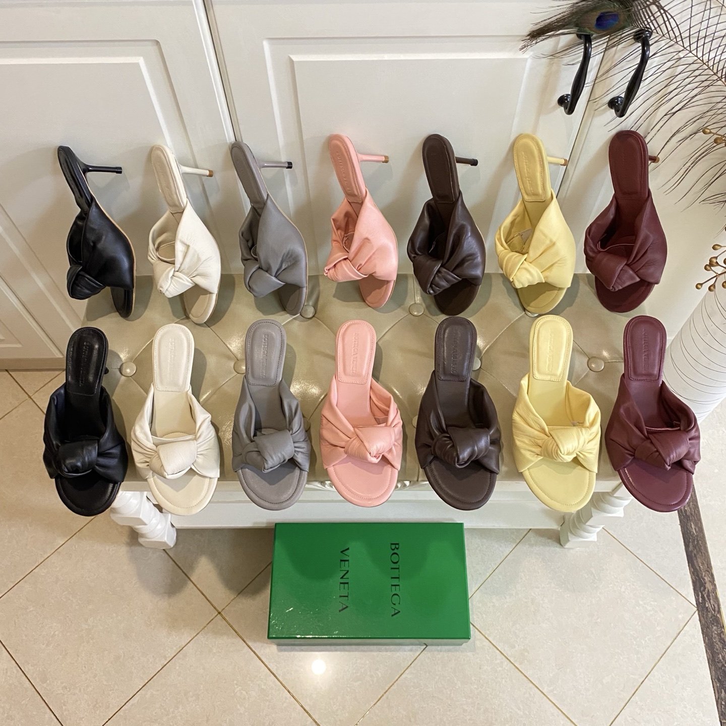 NO:815602,, BV new model, sheepskin surface, leather injection outsole, flat/6.5cm two options, sizes 35-40 (customized sizes 41-43 are non-returnable), slippers, bottega veneta, slippers, sheepskin19860909,BV新款,羊皮面,真皮注塑大底,平底/6.5cm两种可选,35-40码(41-43码定做不退换),拖鞋,bottega veneta,slippers,sheepskin,Women's Shoes