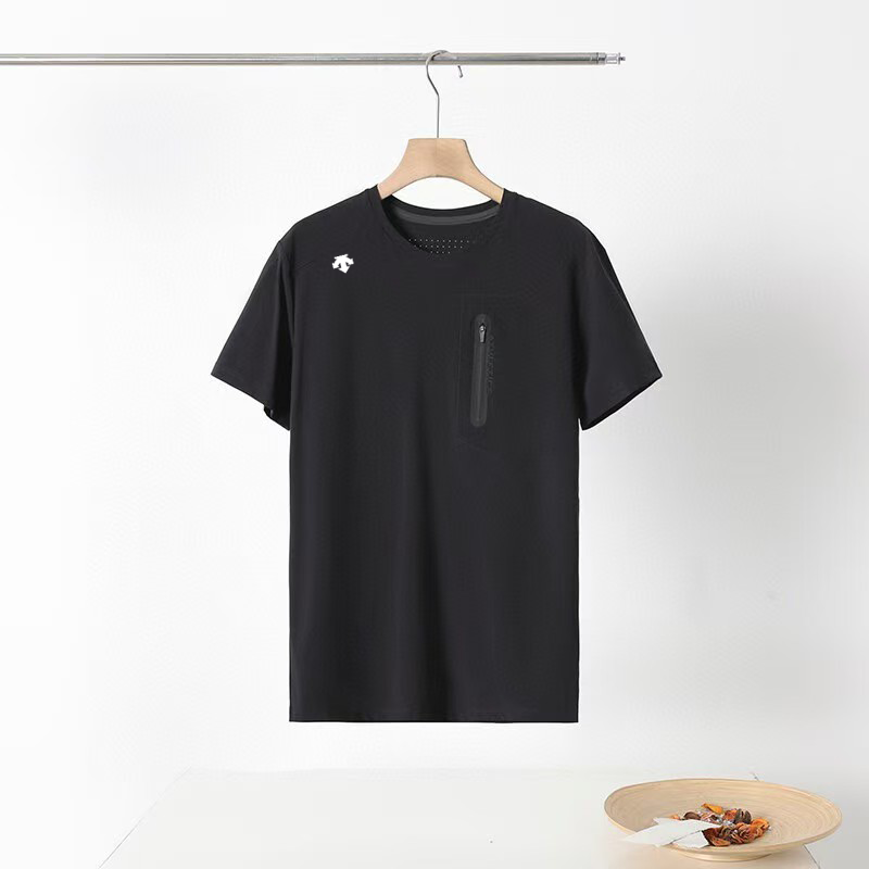 🛒购物价: 💰160
DESCENTE迪桑特橡胶立体logo美式纯色圆领速干T恤吸汗休闲运动短袖百搭弹力快干衣防晒徒步半袖T恤 男女同款 -
热爱运动的你,怎能错过这款迪桑特橡胶立体logo速干T恤?它是夏日运动的绝佳伴侣,速干面料迅速吸湿排汗,将汗水快速转移到衣服表面,通过空气流通快速蒸发,保持身体干爽,让你告别运动时的黏腻感。肩部和腋下采用特殊的透气设计,增强空气流通,即使在高强度运动中,也能保证身体时刻清爽。
立体橡胶logo彰显品质,简约而不失个性,独特的工艺使其立体感十足,触感也更有质感。圆领设计简洁大方,修饰颈部线条,无论男女都能轻松驾驭。面料具备高弹力,跑步、健身、打球时,你都能自由伸展,不受束缚。百搭的纯色款式,搭配运动短裤或长裤,都能展现出青春活力。穿上它,尽情享受运动带来的快乐吧!
颜色:黑色 白色 灰绿 雾霾蓝
尺码:M-4XL见图十二