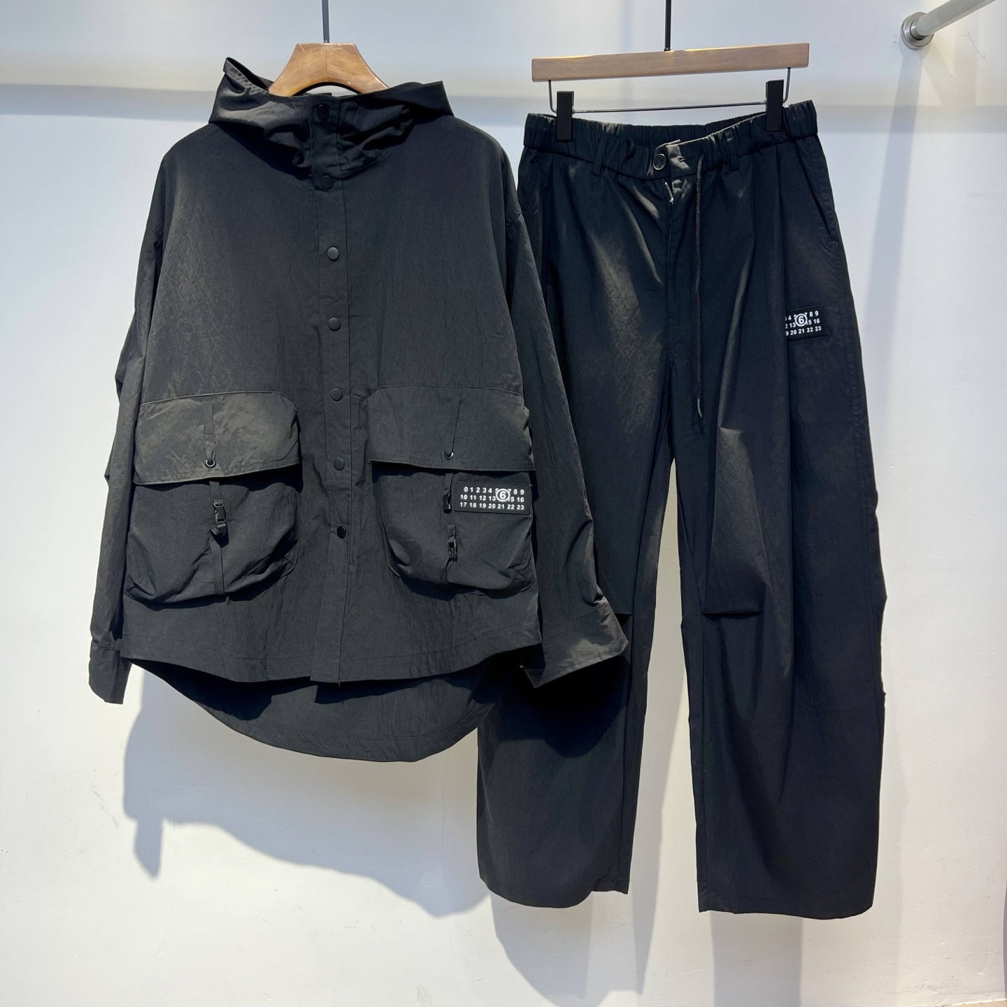 “New Custom-Made Wrinkled Pants Collection 2025: Popular Styles, Perfect Lines, Black Numbers, S-XL Sizes” - 图片 1