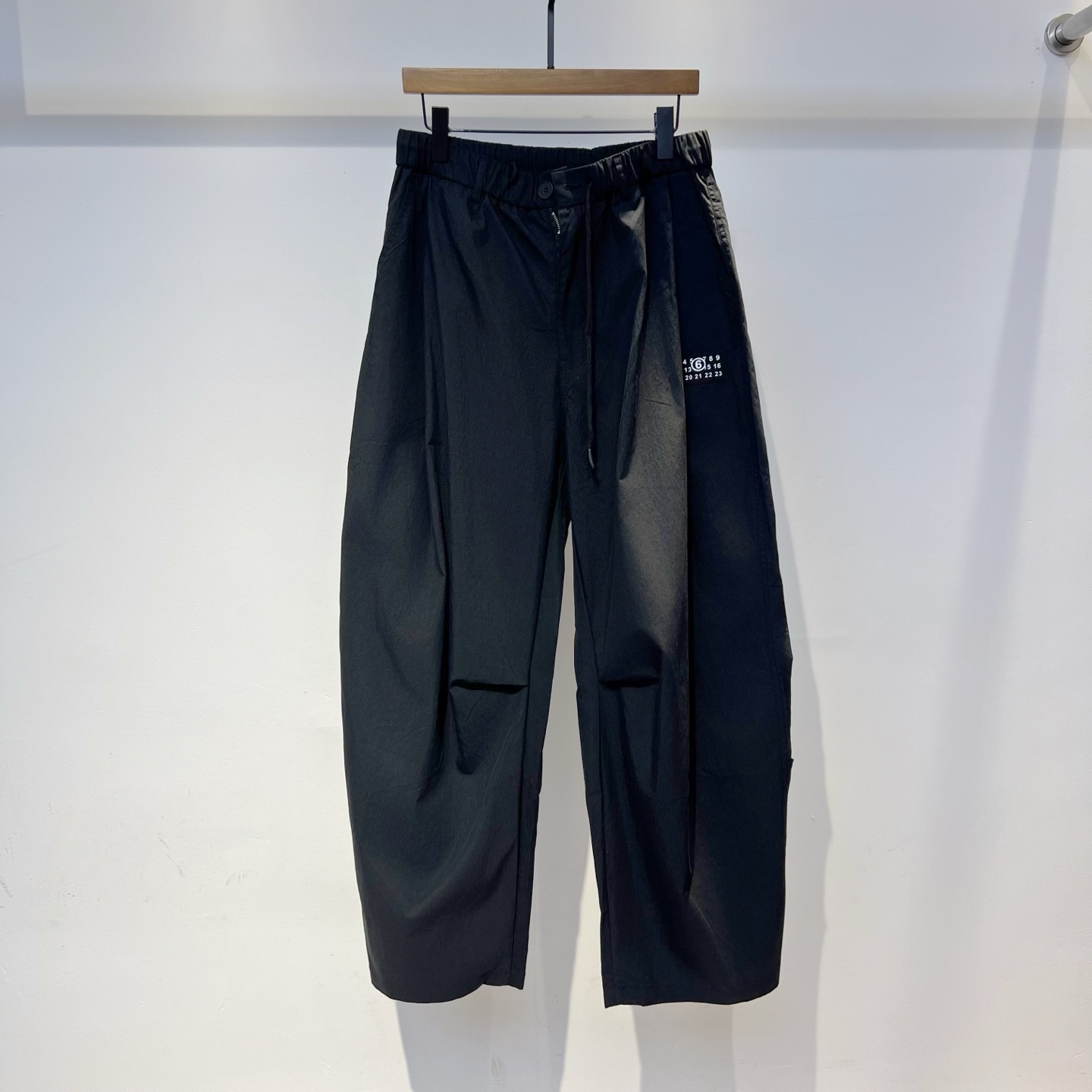 “New Custom-Made Wrinkled Pants Collection 2025: Popular Styles, Perfect Lines, Black Numbers, S-XL Sizes” - 图片 2