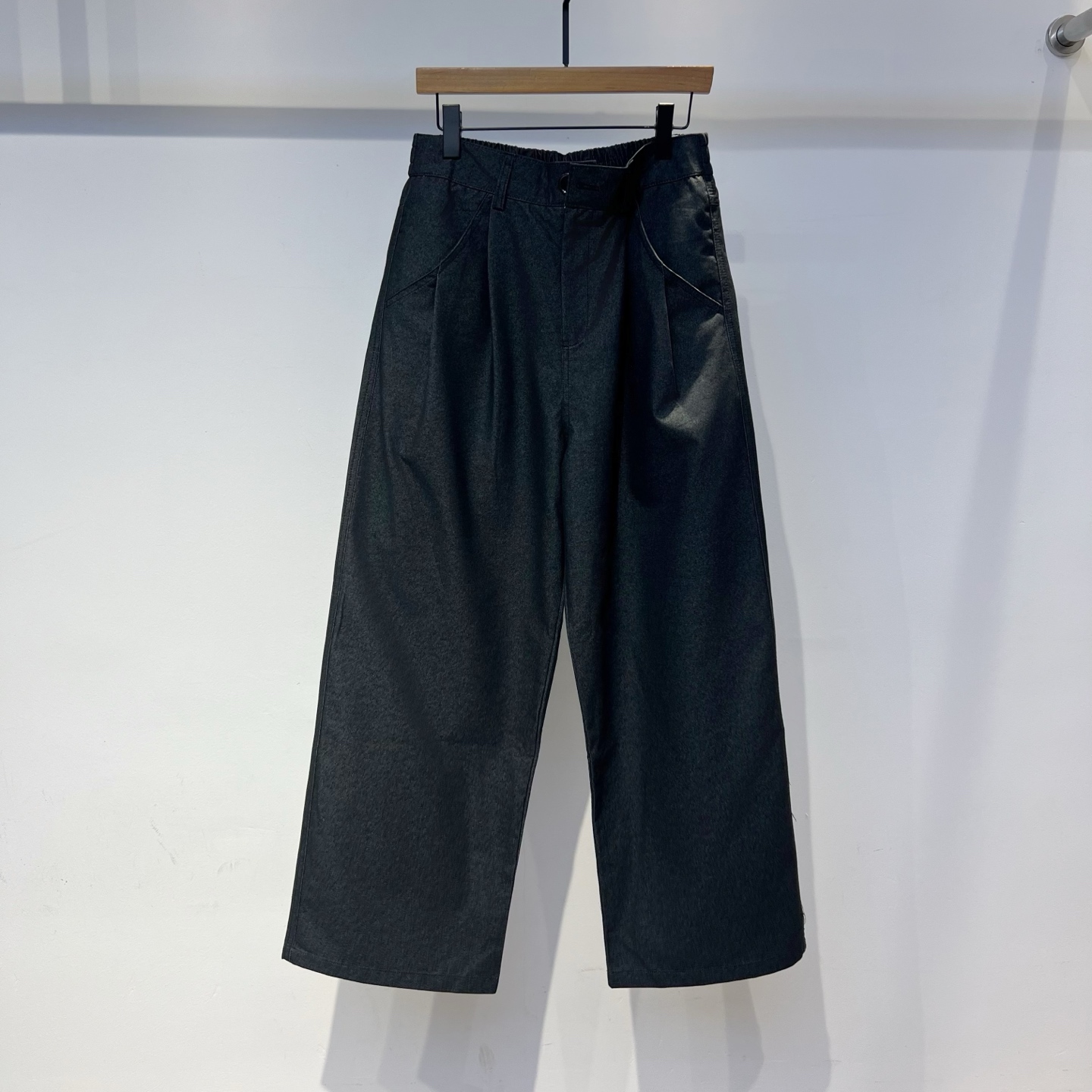 “Paris 2025 Fashion: Custom-Made Cotton Pants in Black and Tan, S-XL Sizes” - 图片 2