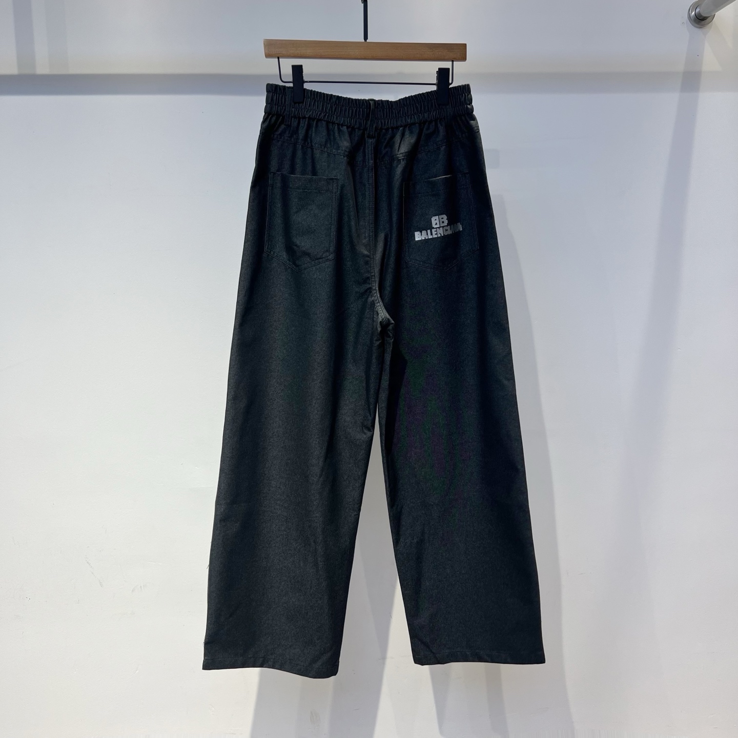 “Paris 2025 Fashion: Custom-Made Cotton Pants in Black and Tan, S-XL Sizes” - 图片 3