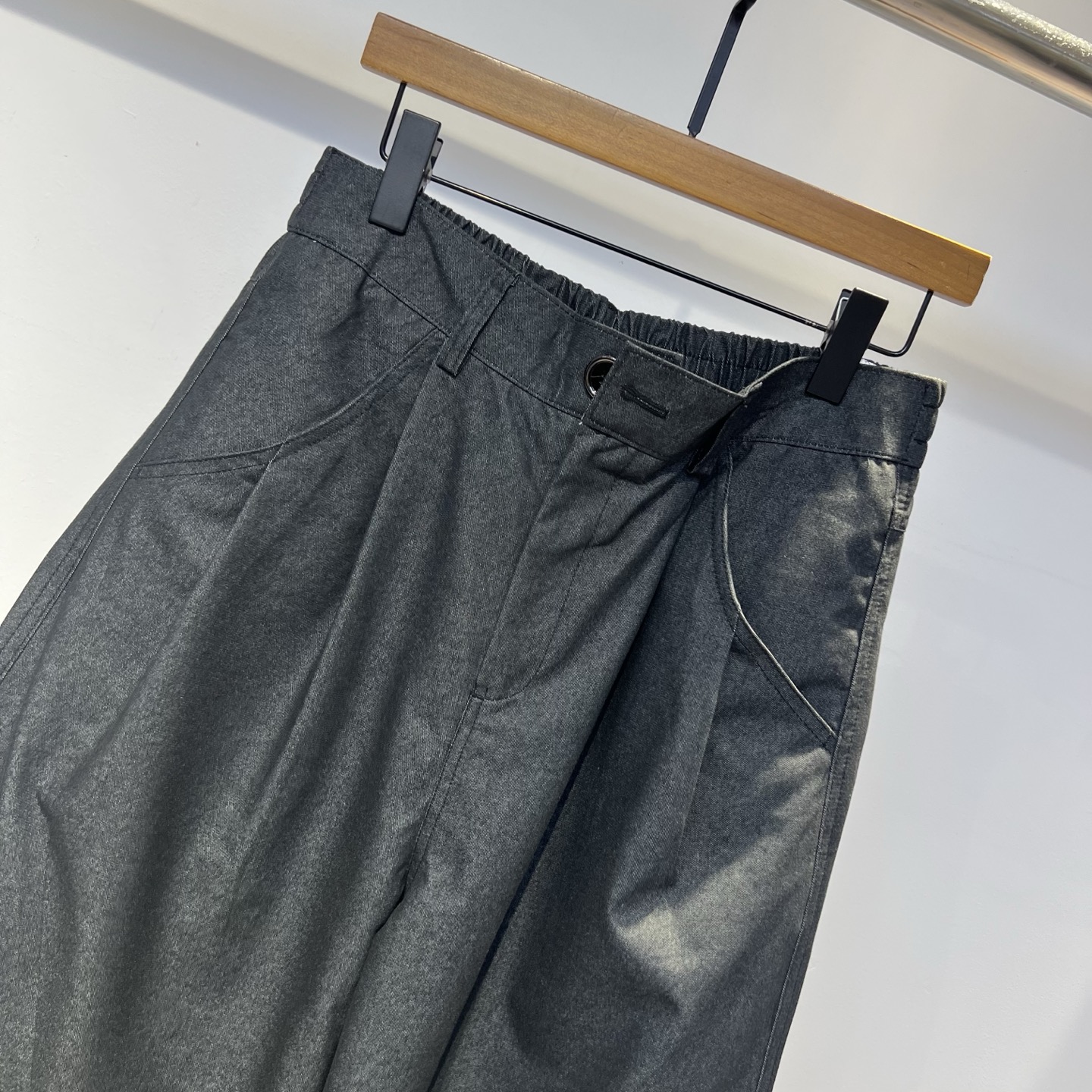 “Paris 2025 Fashion: Custom-Made Cotton Pants in Black and Tan, S-XL Sizes” - 图片 4