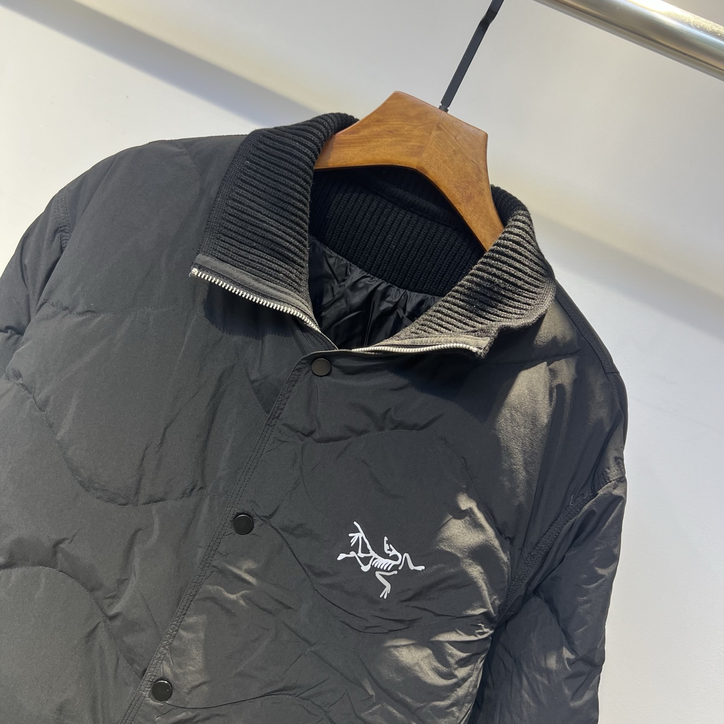 羽绒服 鸟 2025冬季新款羽绒服 加厚冬季保暖神器 走秀款 最近图案搭配假两件设计 简单百搭经典 细节