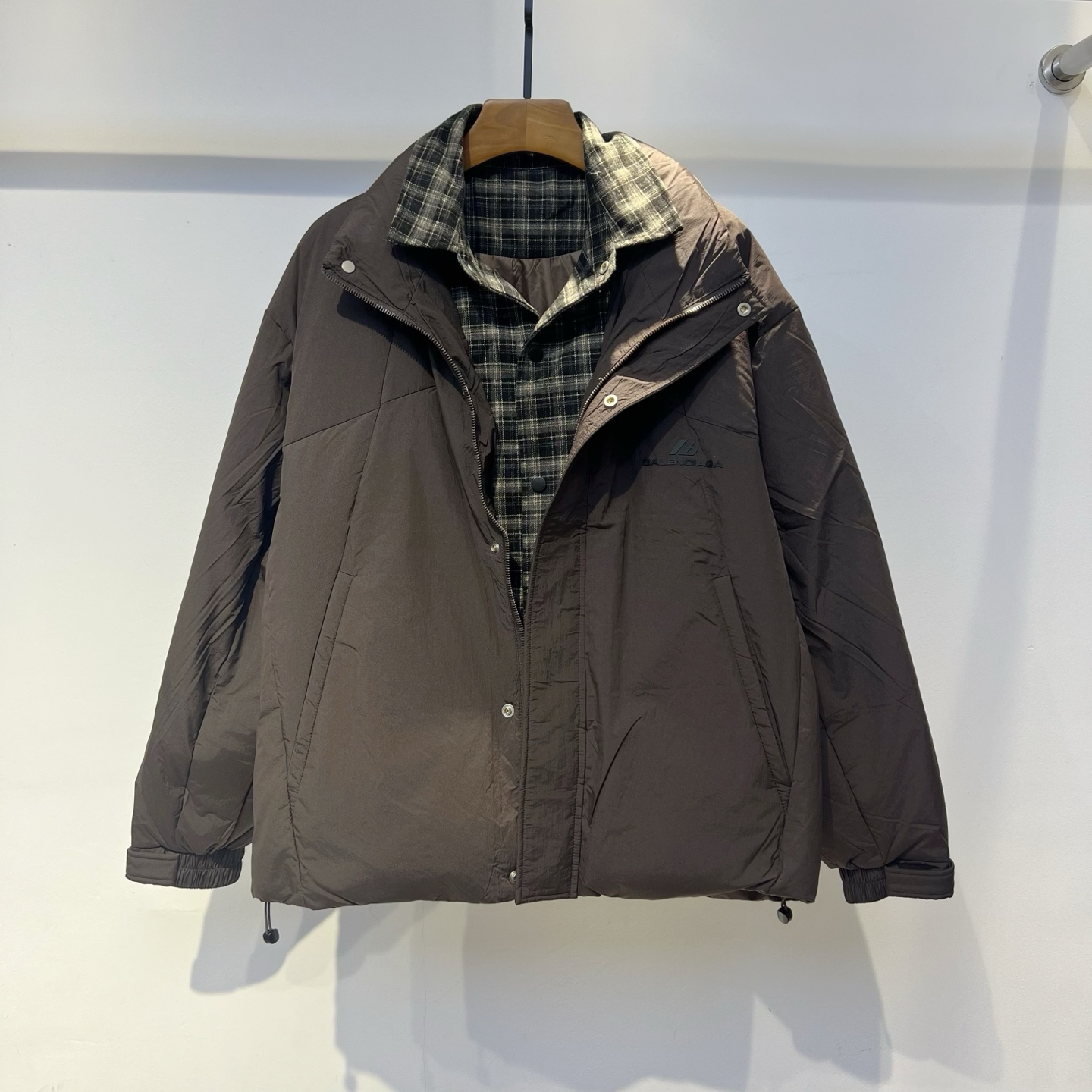 羽绒服 巴黎 2025冬季新款羽绒服 加厚冬季保暖神器 走秀款 最近图案搭配假两件设计 简单百搭经典 细