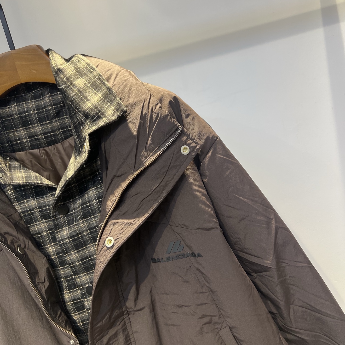 羽绒服 巴黎 2025冬季新款羽绒服 加厚冬季保暖神器 走秀款 最近图案搭配假两件设计 简单百搭经典 细