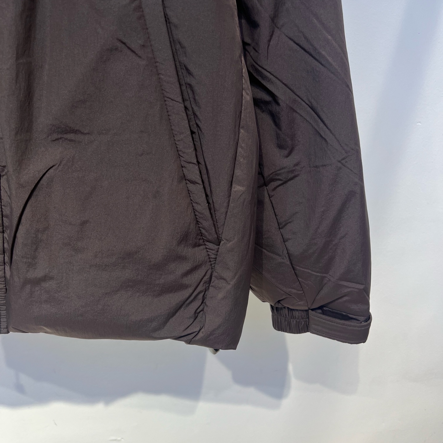 羽绒服 巴黎 2025冬季新款羽绒服 加厚冬季保暖神器 走秀款 最近图案搭配假两件设计 简单百搭经典 细