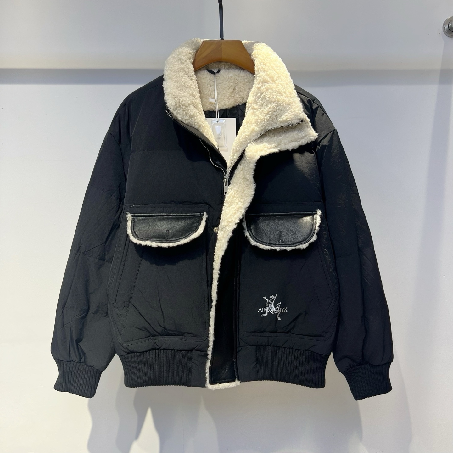 羽绒服 鸟 2025冬季新款羽绒服 加厚冬季保暖神器 走秀款 最近图案搭配毛毛边设计 简单百搭经典 细节