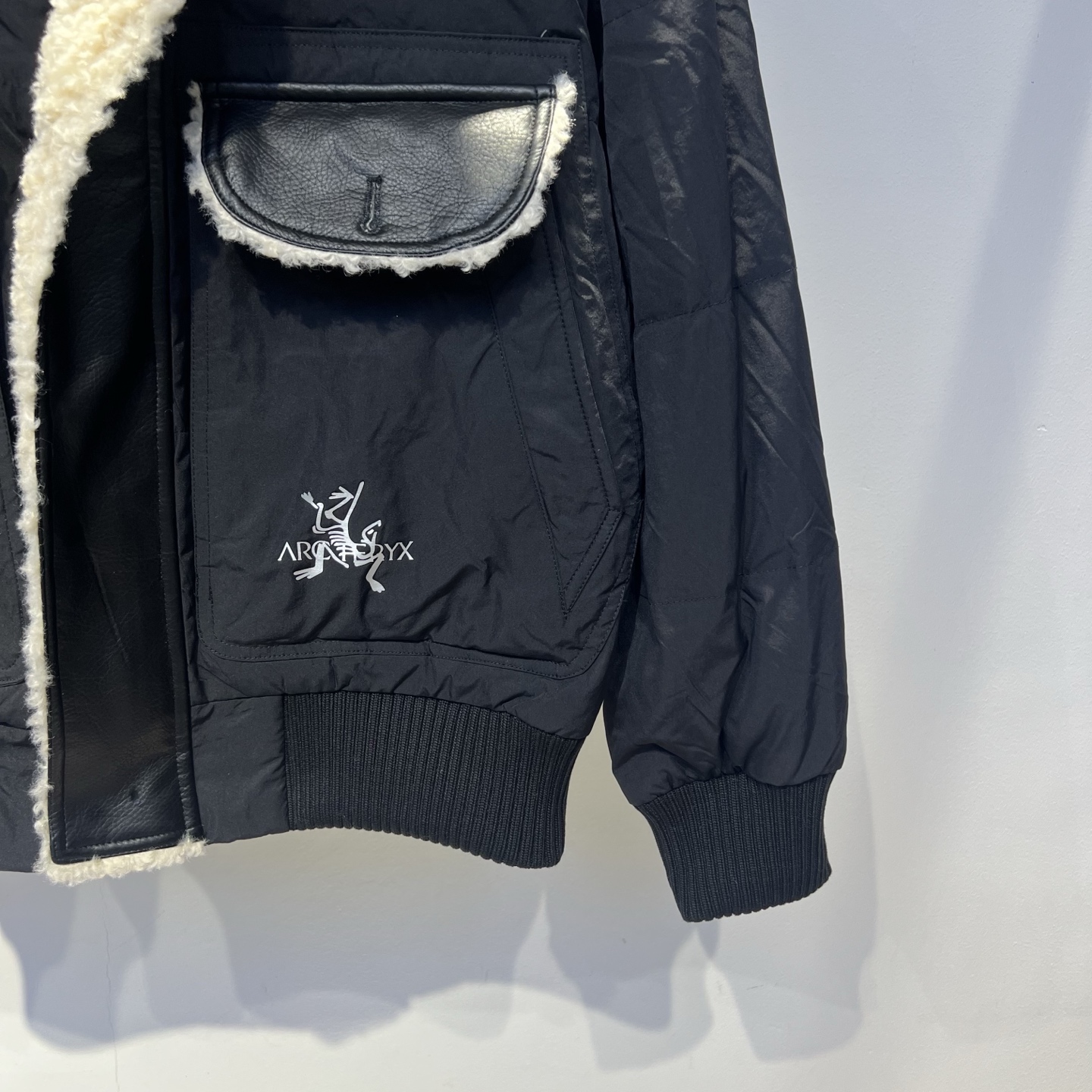 羽绒服 鸟 2025冬季新款羽绒服 加厚冬季保暖神器 走秀款 最近图案搭配毛毛边设计 简单百搭经典 细节