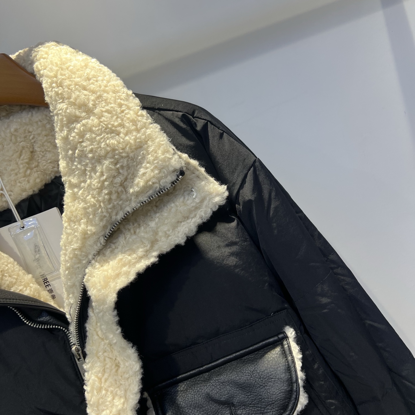 羽绒服 鸟 2025冬季新款羽绒服 加厚冬季保暖神器 走秀款 最近图案搭配毛毛边设计 简单百搭经典 细节