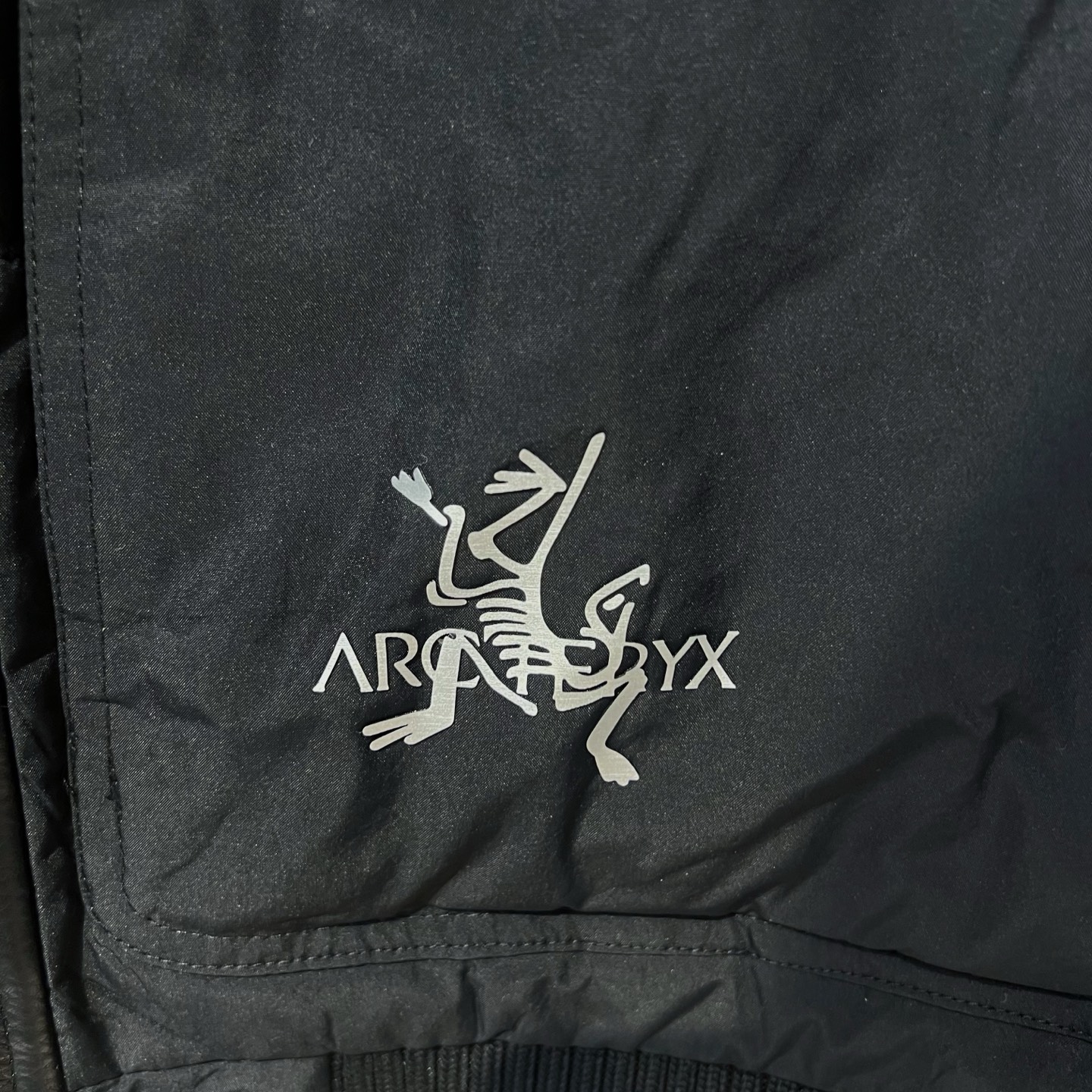 羽绒服 鸟 2025冬季新款羽绒服 加厚冬季保暖神器 走秀款 最近图案搭配毛毛边设计 简单百搭经典 细节