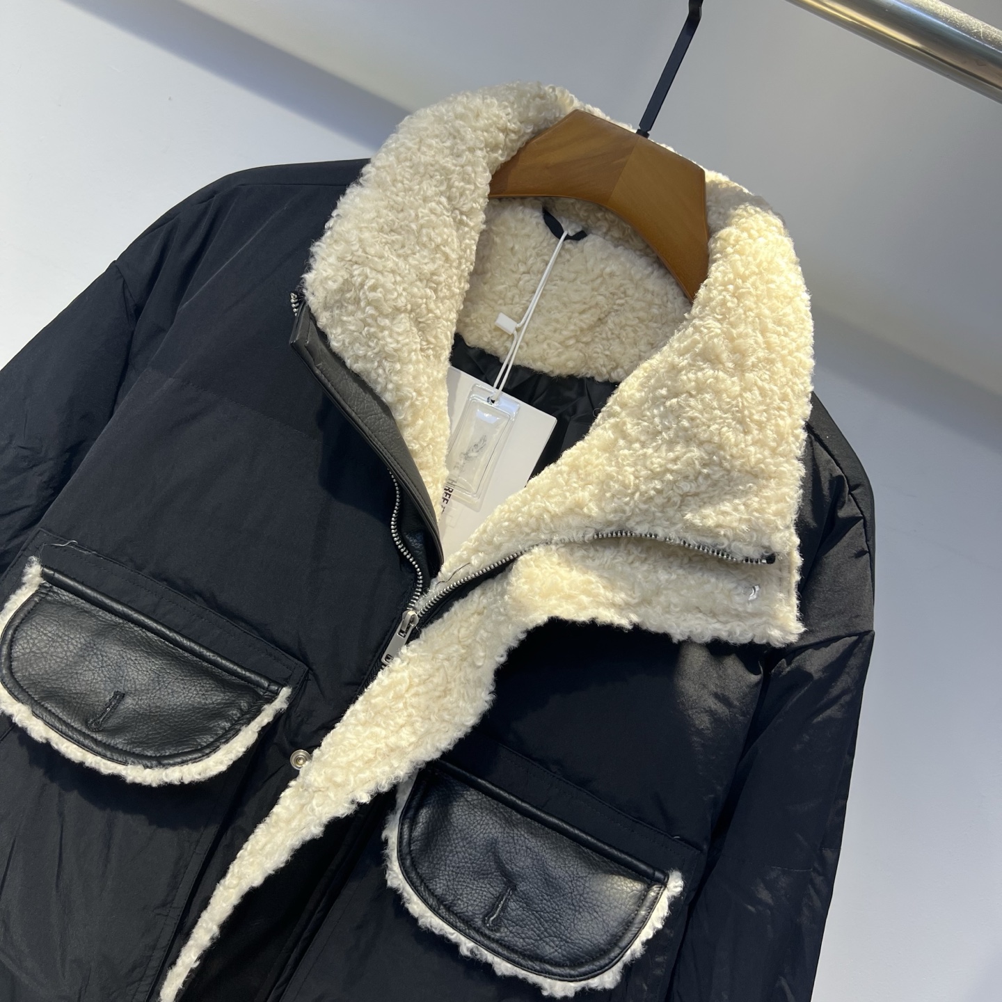 羽绒服 鸟 2025冬季新款羽绒服 加厚冬季保暖神器 走秀款 最近图案搭配毛毛边设计 简单百搭经典 细节