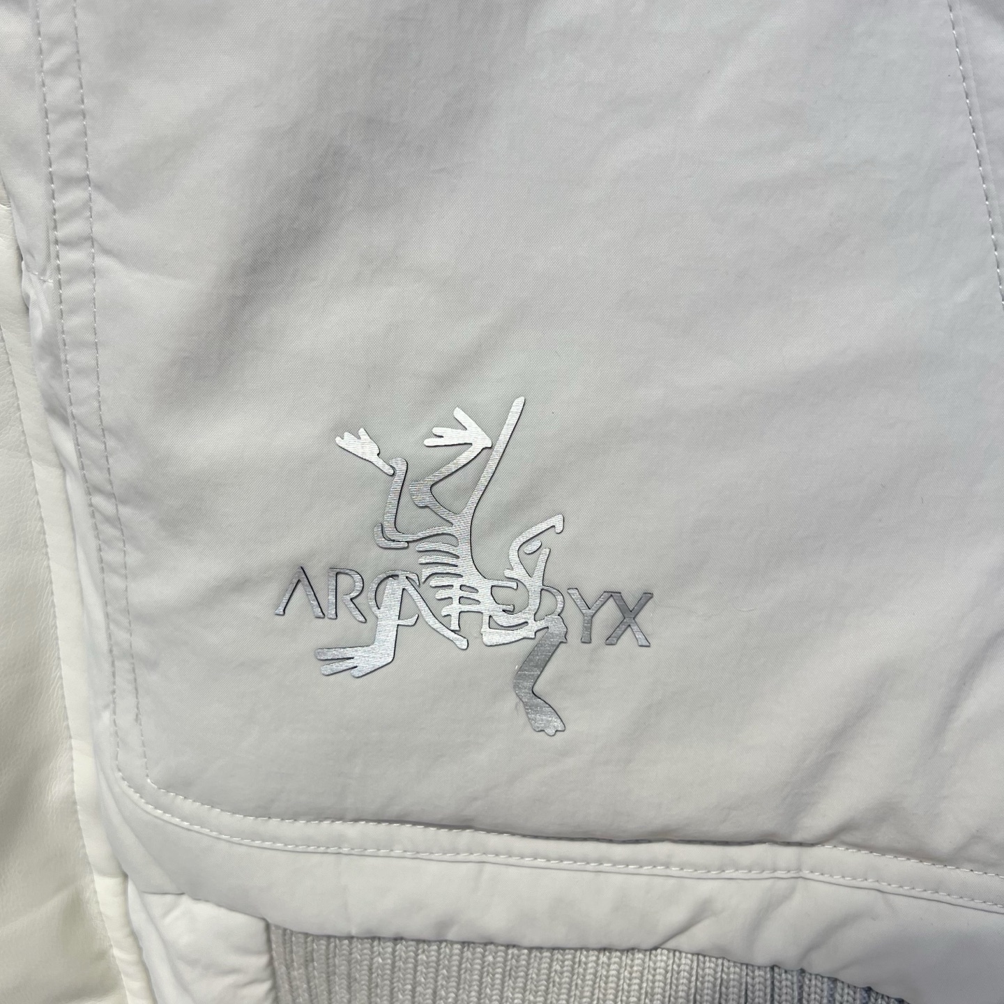 羽绒服 鸟 2025冬季新款羽绒服 加厚冬季保暖神器 走秀款 最近图案搭配毛毛边设计 简单百搭经典 细节