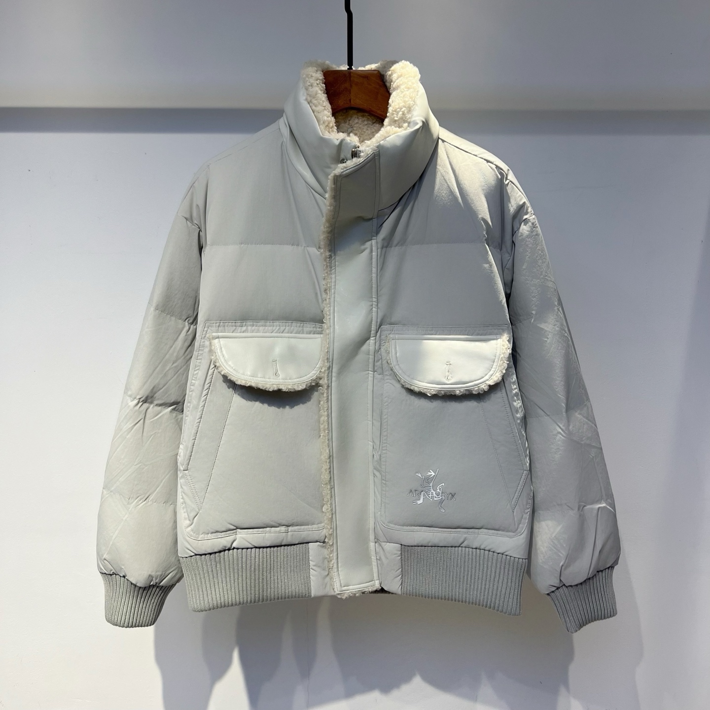 羽绒服 鸟 2025冬季新款羽绒服 加厚冬季保暖神器 走秀款 最近图案搭配毛毛边设计 简单百搭经典 细节