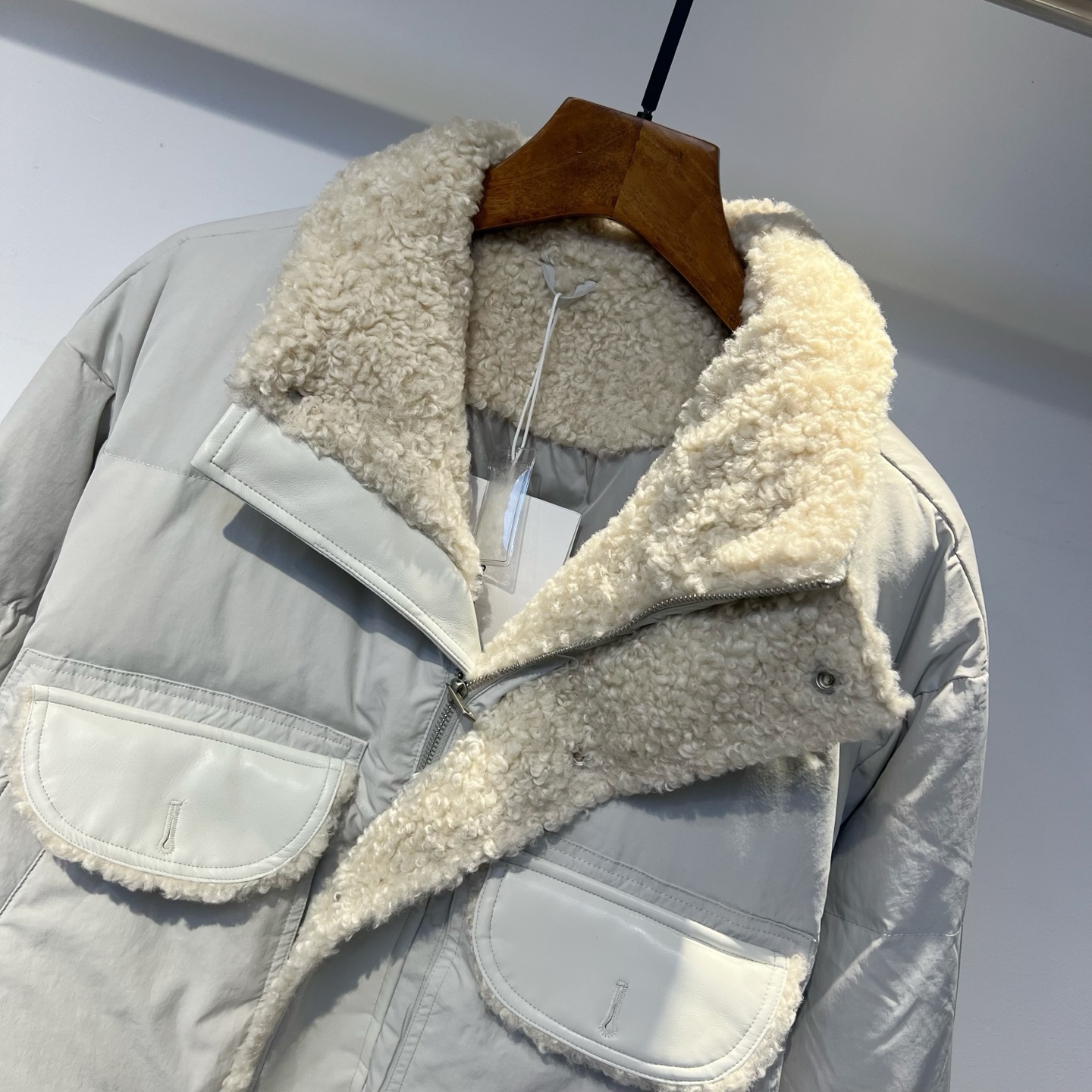 羽绒服 鸟 2025冬季新款羽绒服 加厚冬季保暖神器 走秀款 最近图案搭配毛毛边设计 简单百搭经典 细节