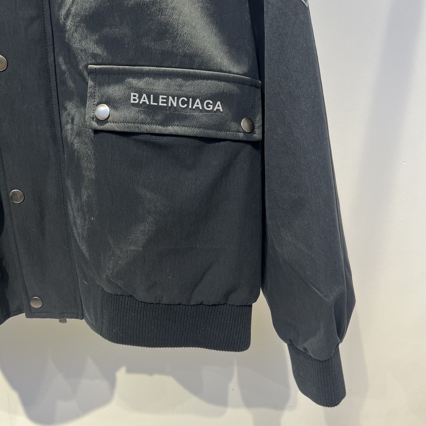 羽绒服 巴黎 2025冬季新款羽绒服 加厚冬季保暖神器 走秀款 最近图案搭配假两件设计 简单百搭经典 细