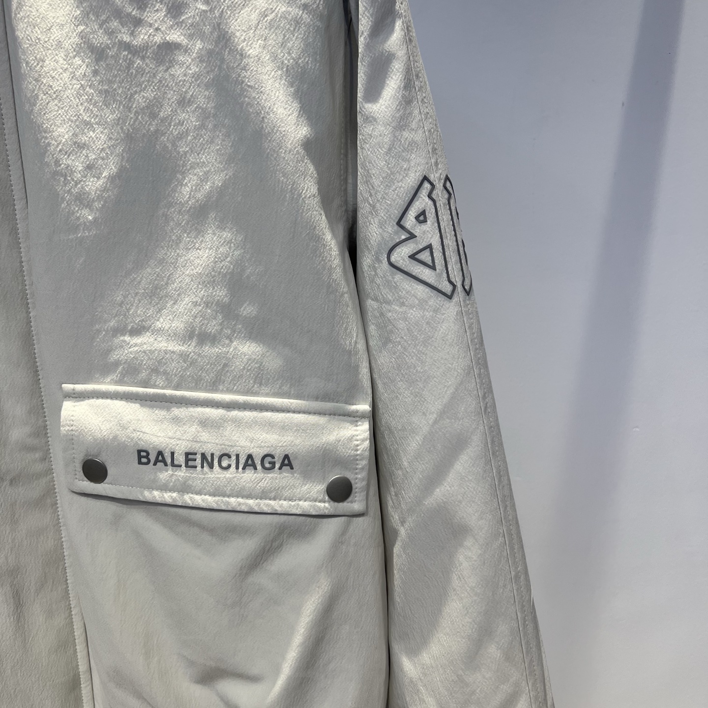 羽绒服 巴黎 2025冬季新款羽绒服 加厚冬季保暖神器 走秀款 最近图案搭配假两件设计 简单百搭经典 细