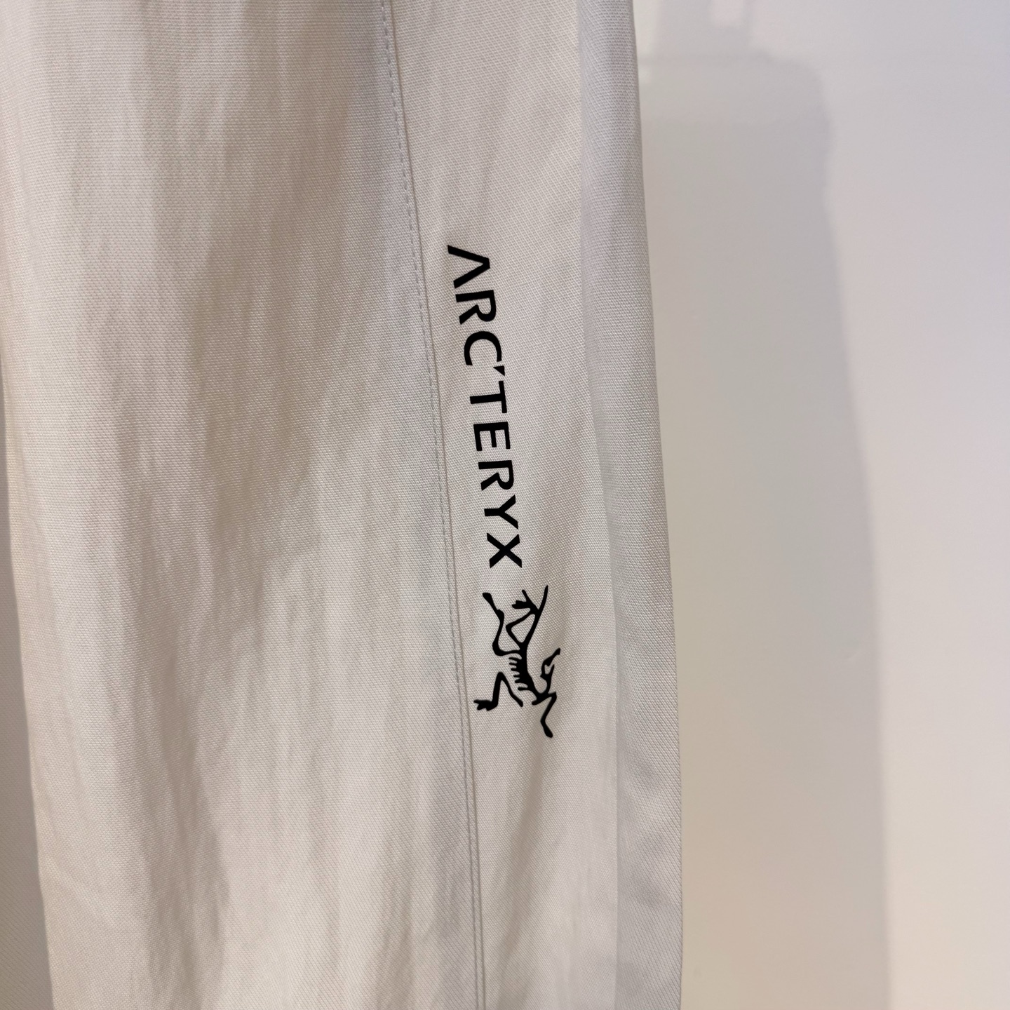 鸟 2026春夏新款裤子 走秀款 独家定制天丝面料 时尚帅气 垂感超好不易褶皱 细节走线完美无瑕疵 版型