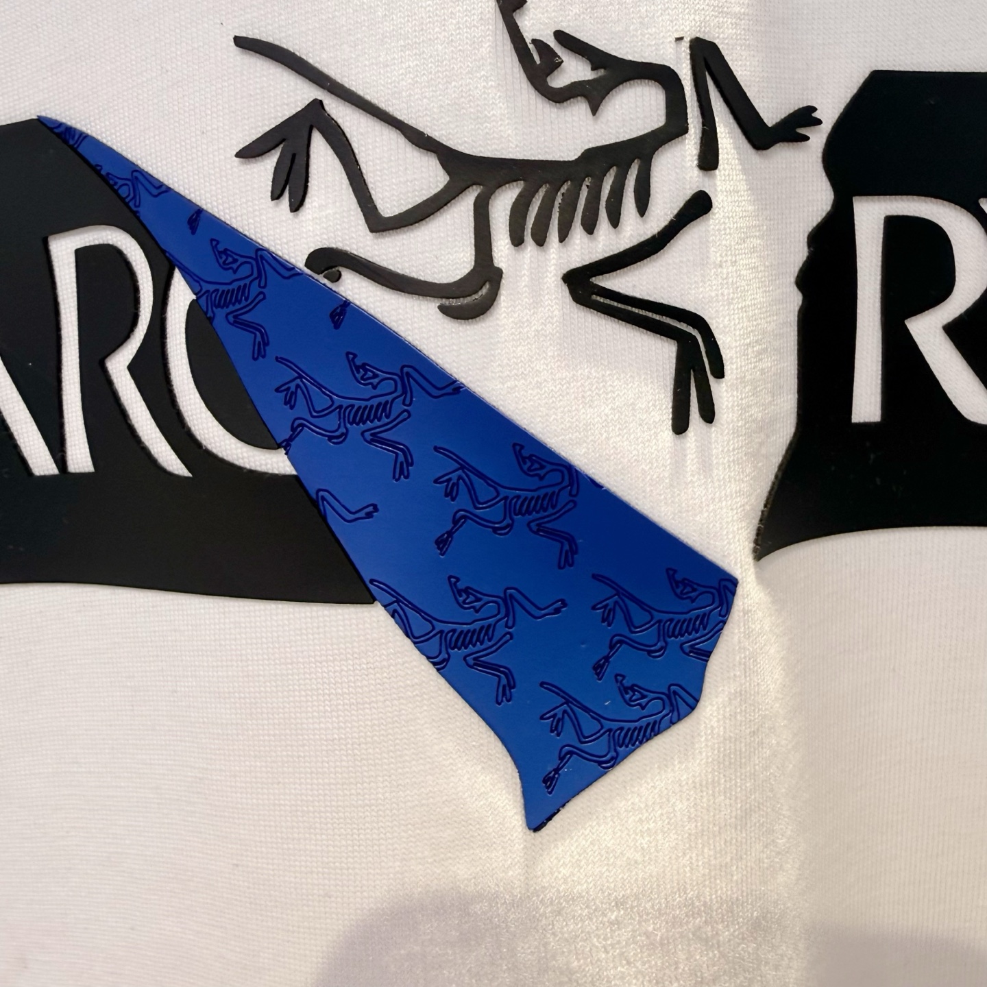 鸟 2026夏季新款短袖 走秀款 今年最新最设计 非常洋气 独家定制原版面料 最新拼接图案设计 垂感超好