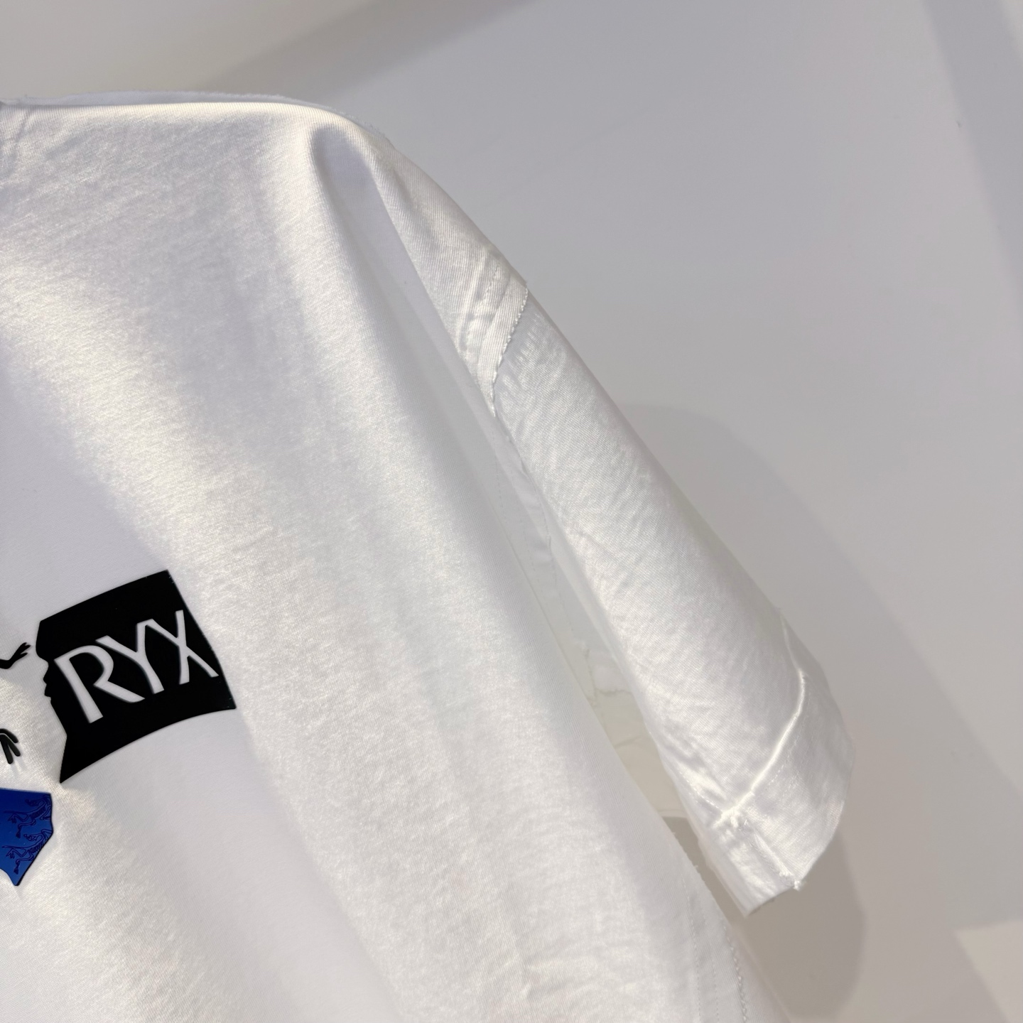 鸟 2026夏季新款短袖 走秀款 今年最新最设计 非常洋气 独家定制原版面料 最新拼接图案设计 垂感超好