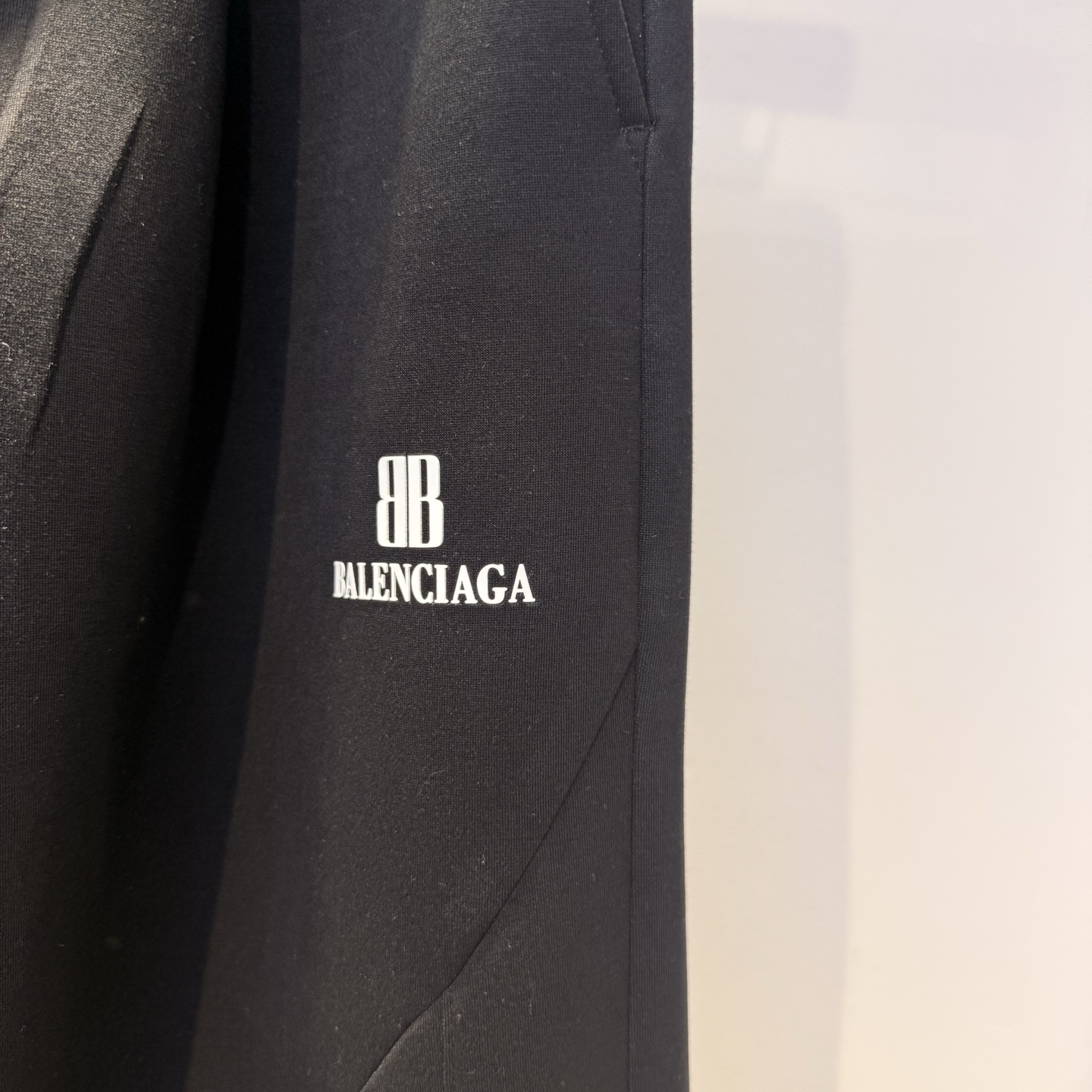 巴黎 2026春夏新款裤子 走秀款 独家定制面料 最新logo搭配拼接设计 时尚帅气 垂感超好不易褶皱 