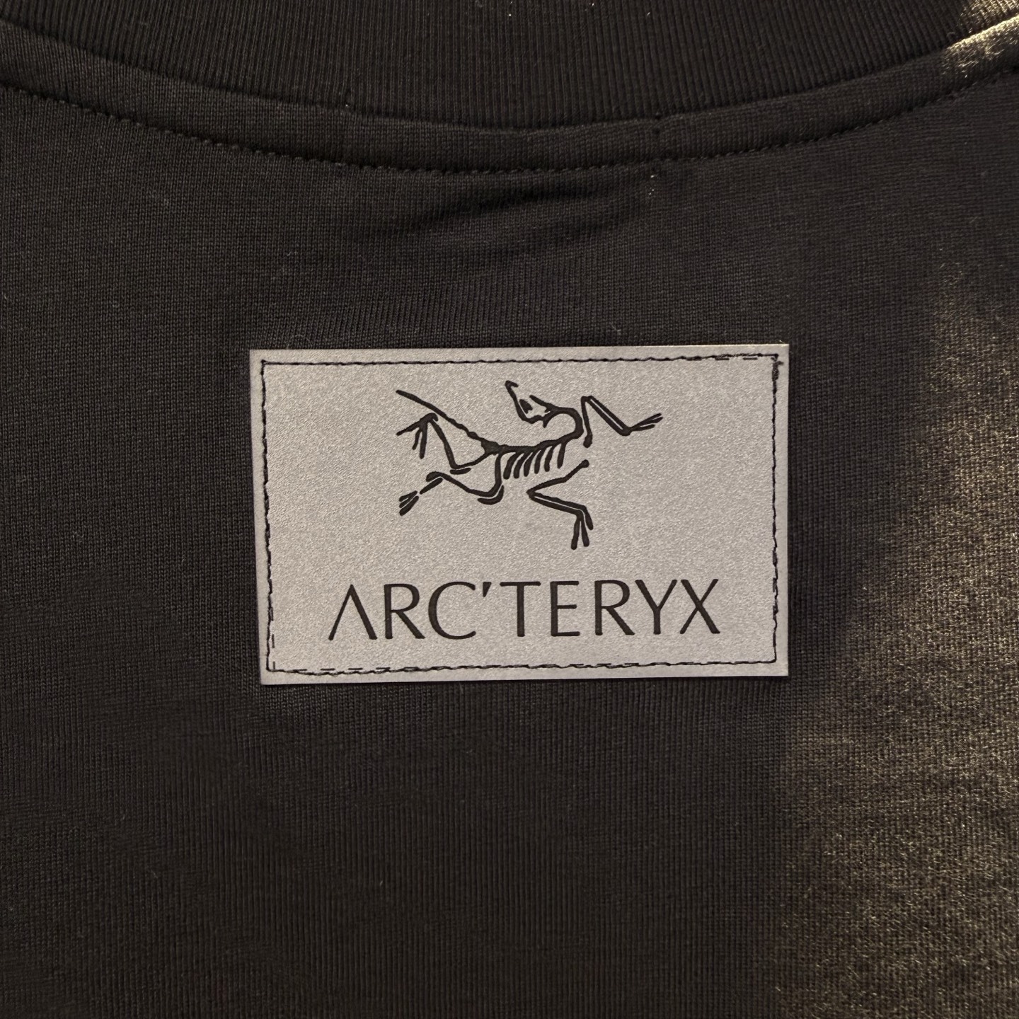 鸟 2026夏季新款短袖 走秀款 今年最新最设计 非常洋气 独家定制原版面料 最新拼接图案设计 垂感超好