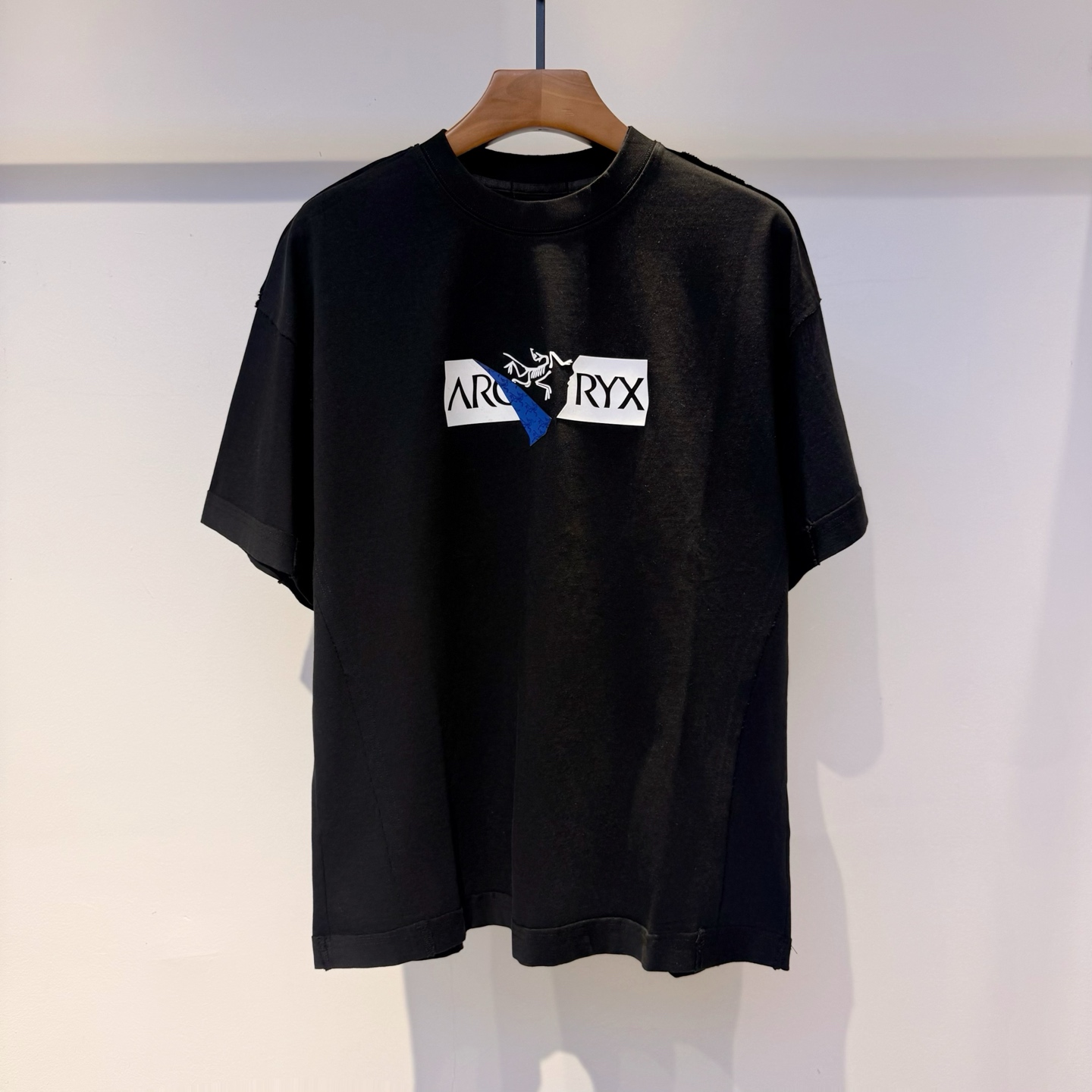 鸟 2026夏季新款短袖 走秀款 今年最新最设计 非常洋气 独家定制原版面料 最新拼接图案设计 垂感超好