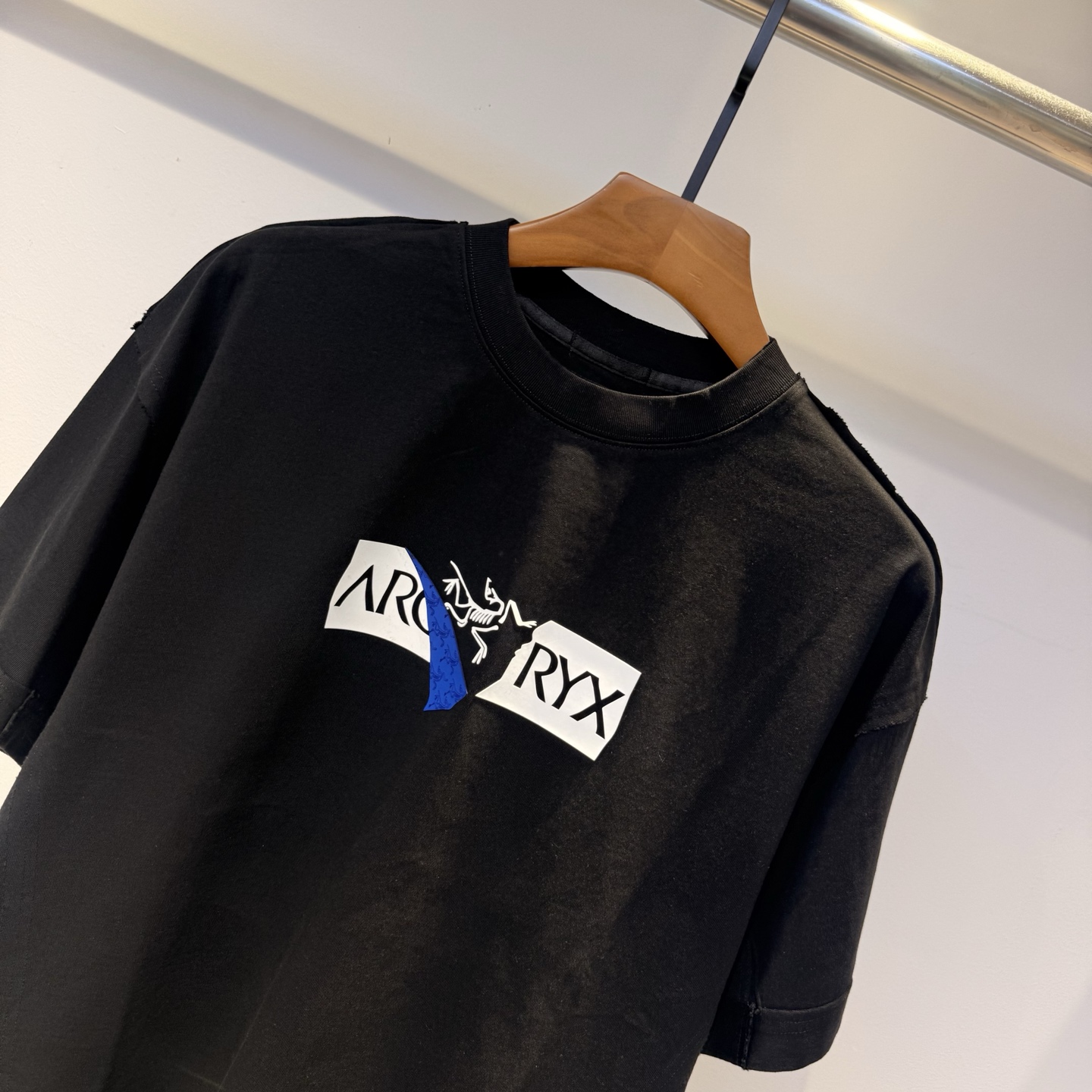 鸟 2026夏季新款短袖 走秀款 今年最新最设计 非常洋气 独家定制原版面料 最新拼接图案设计 垂感超好