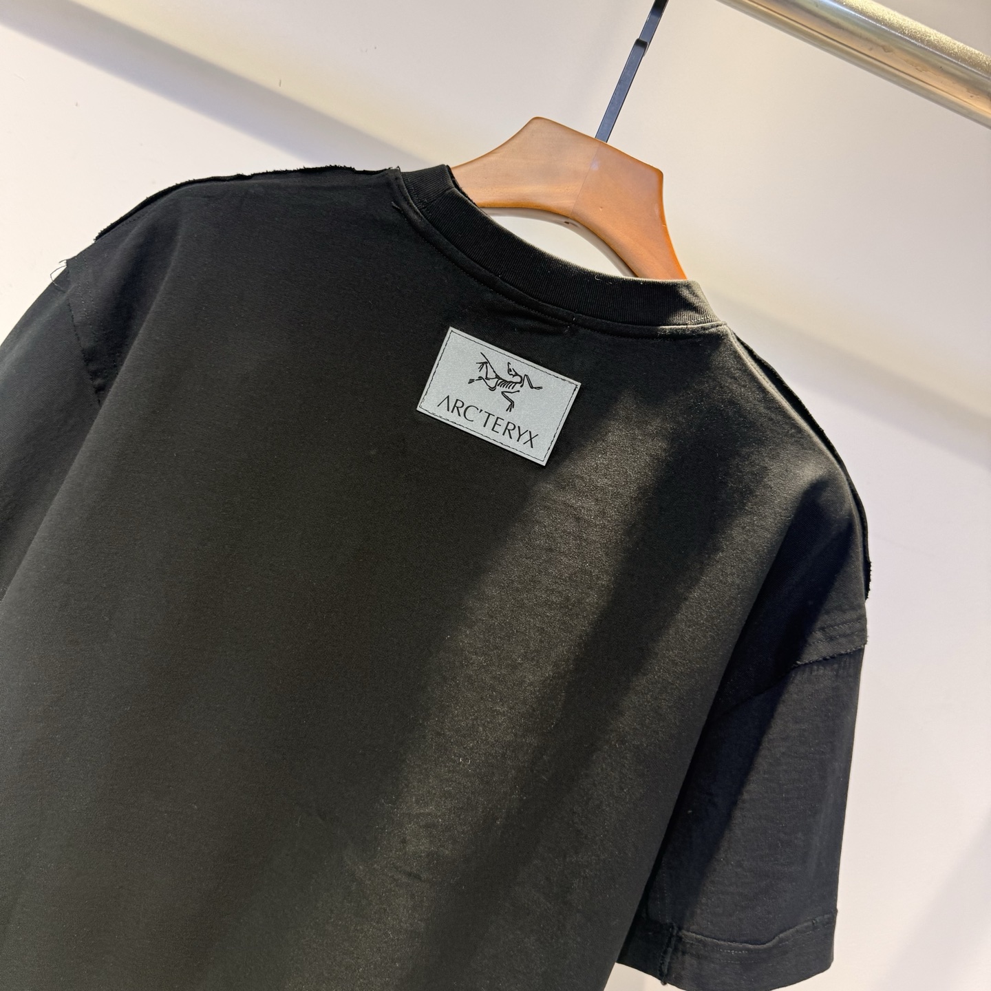 鸟 2026夏季新款短袖 走秀款 今年最新最设计 非常洋气 独家定制原版面料 最新拼接图案设计 垂感超好