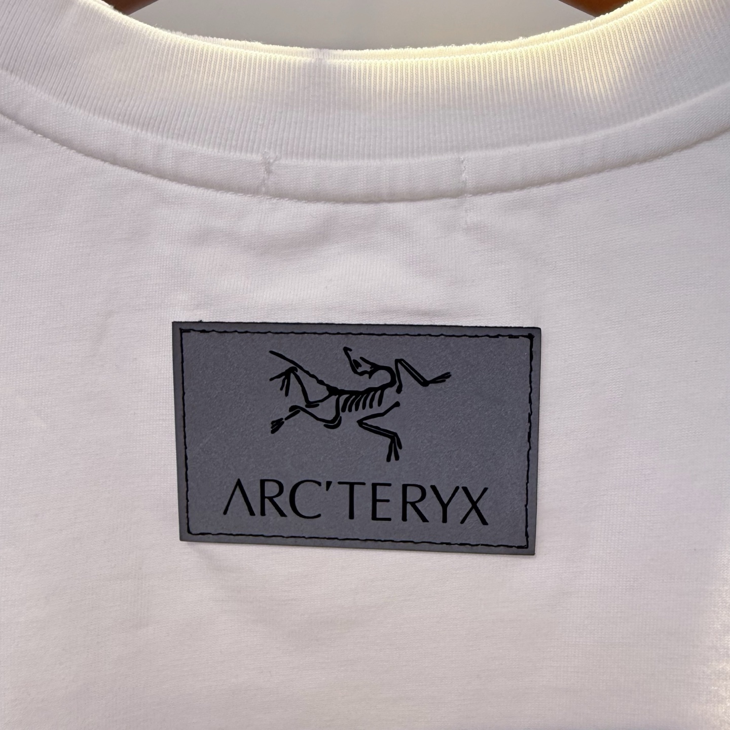 鸟 2026夏季新款短袖 走秀款 今年最新最设计 非常洋气 独家定制原版面料 最新拼接图案设计 垂感超好