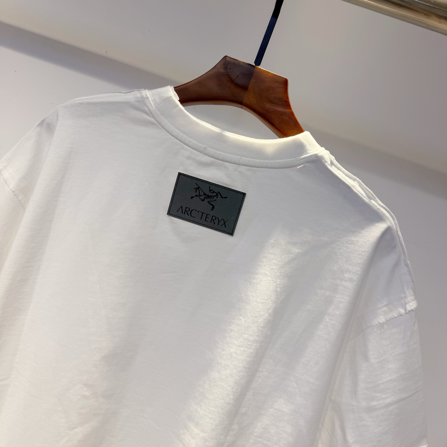 鸟 2026夏季新款短袖 走秀款 今年最新最设计 非常洋气 独家定制原版面料 最新拼接图案设计 垂感超好