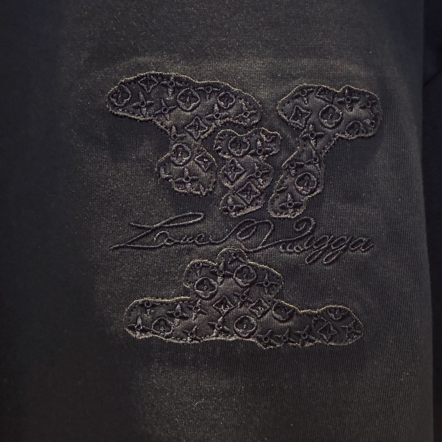 驴家2026夏季新款短袖 走秀款 今年最新最设计 非常洋气 独家定制原版面料 最新图案搭配刺绣设计 垂感