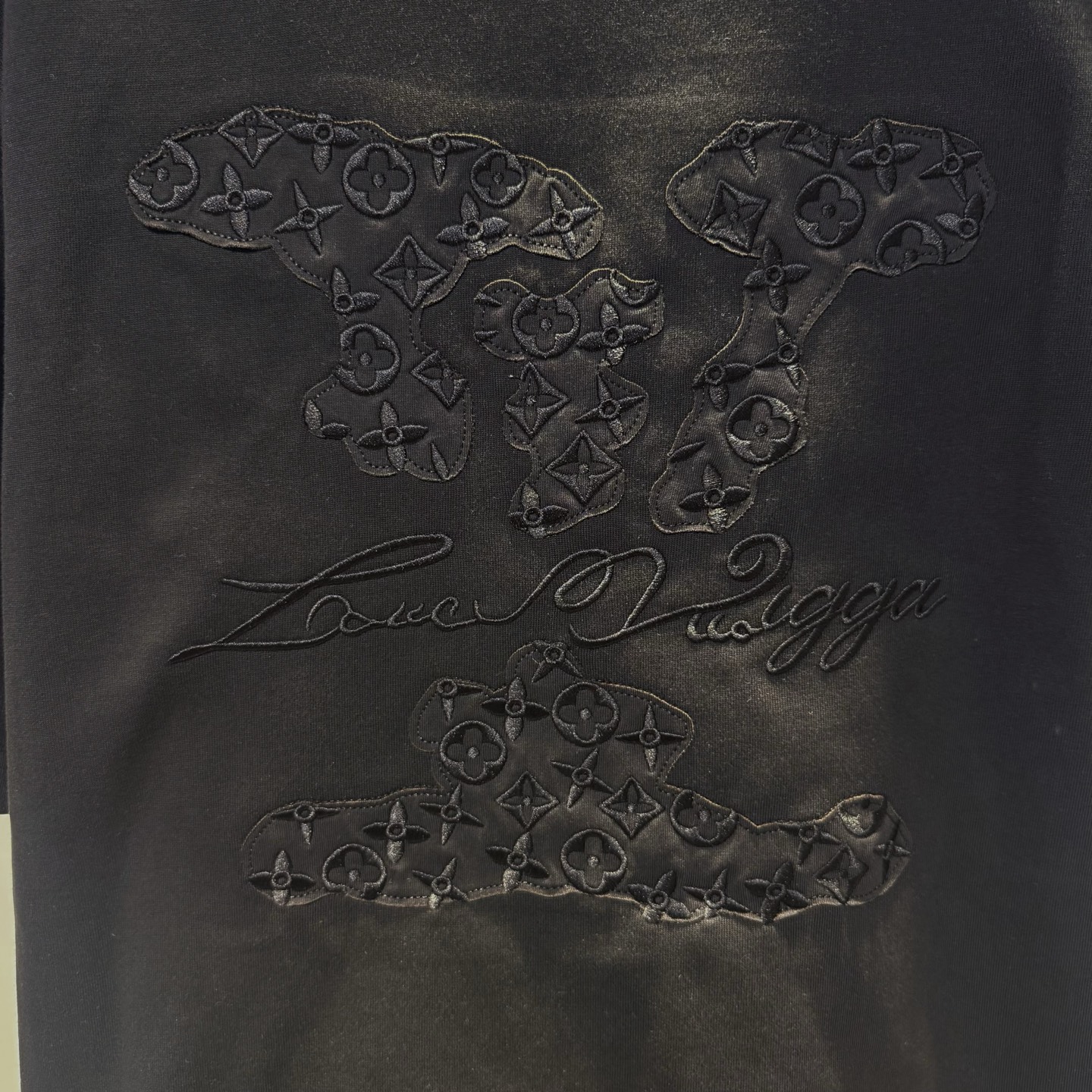 驴家2026夏季新款短袖 走秀款 今年最新最设计 非常洋气 独家定制原版面料 最新图案搭配刺绣设计 垂感