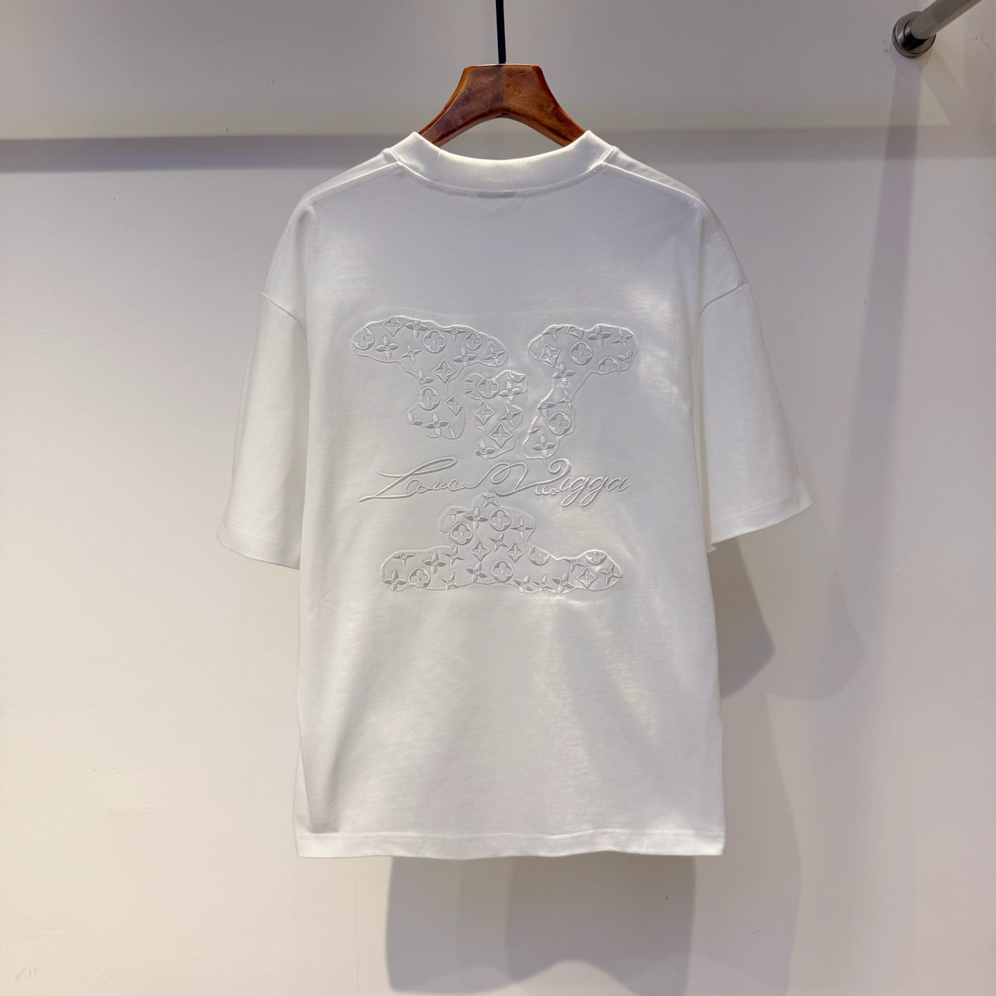 驴家 2026夏季新款短袖 走秀款 今年最新最设计 非常洋气 独家定制原版面料 最新图案搭配刺绣设计 垂