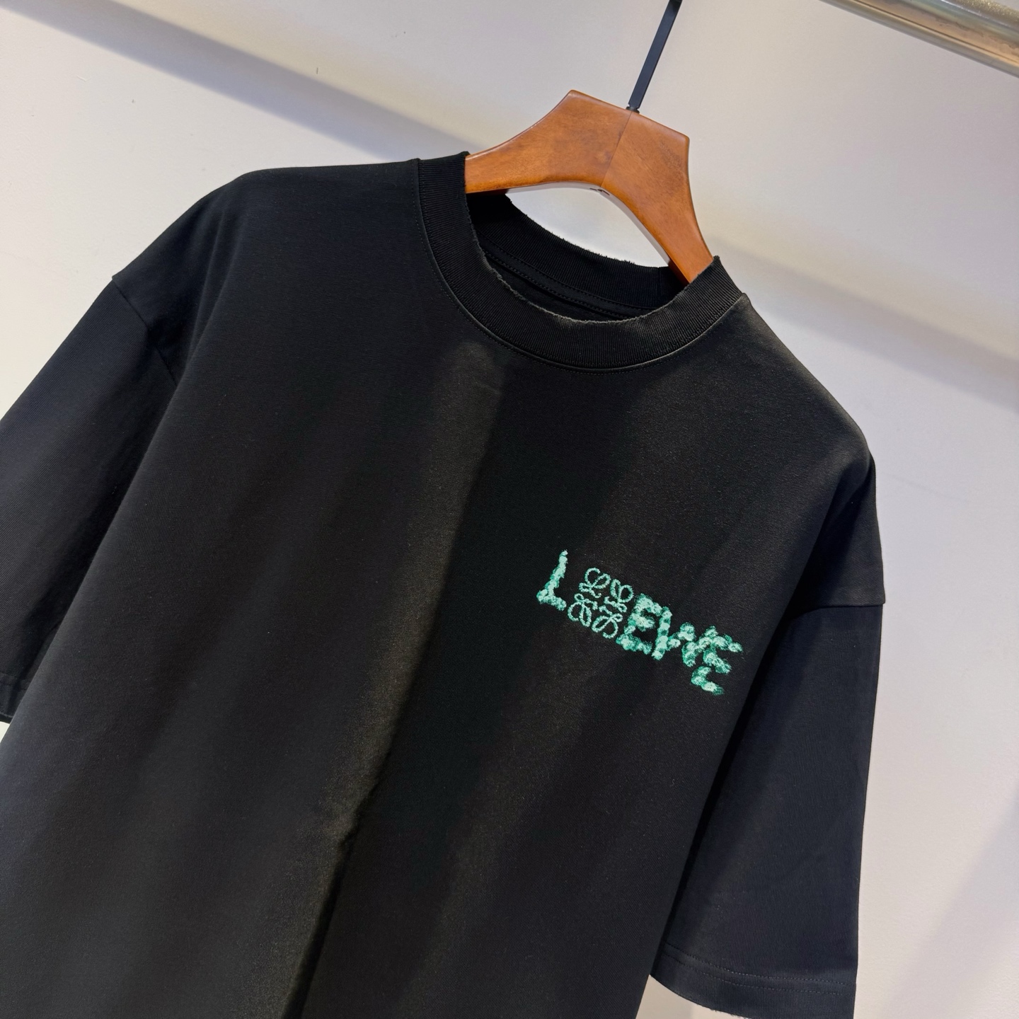 罗1威 2026夏季新款短袖 走秀款 今年最新最设计 非常洋气 独家定制原版面料 最新图案搭配涂鸦设计 