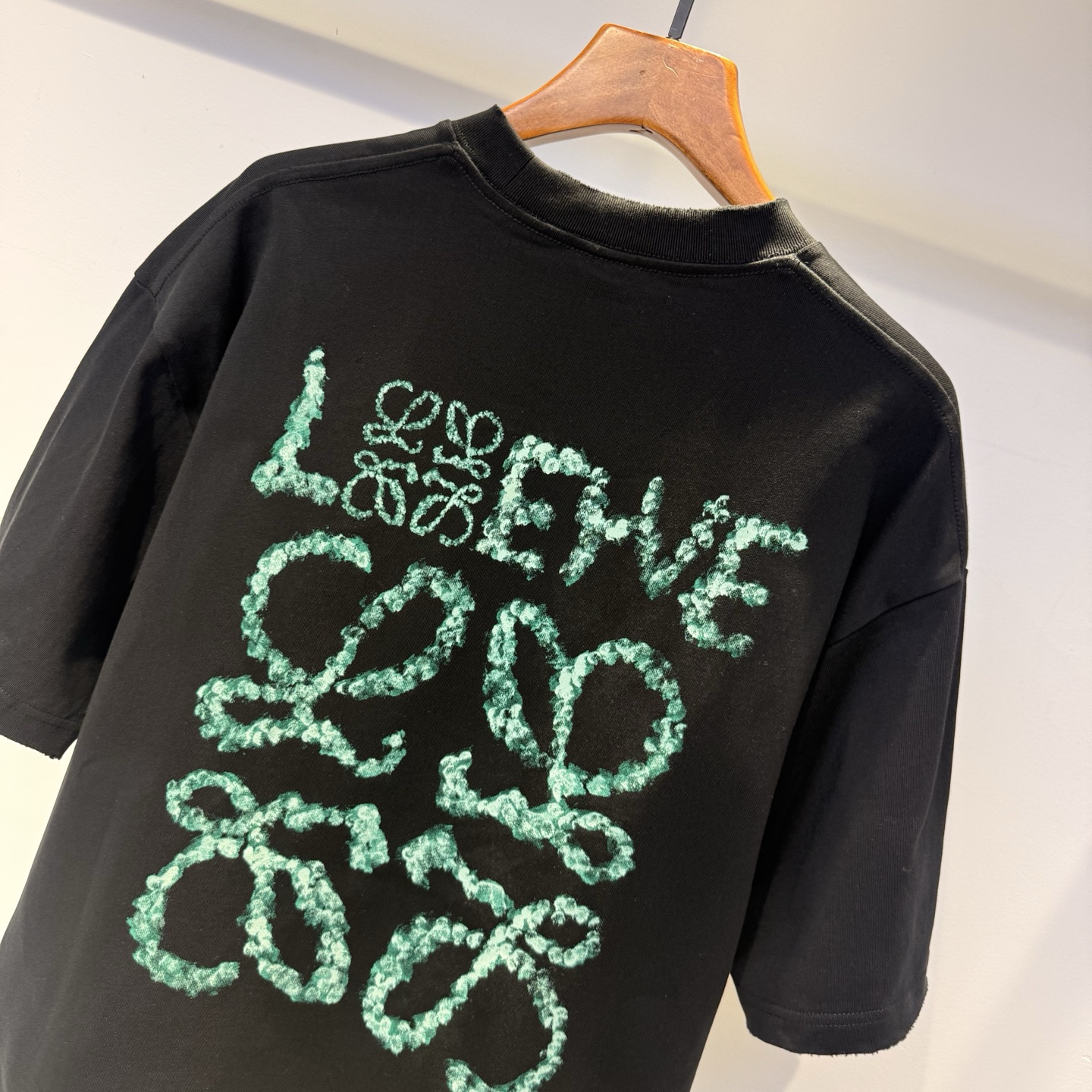 罗1威 2026夏季新款短袖 走秀款 今年最新最设计 非常洋气 独家定制原版面料 最新图案搭配涂鸦设计 