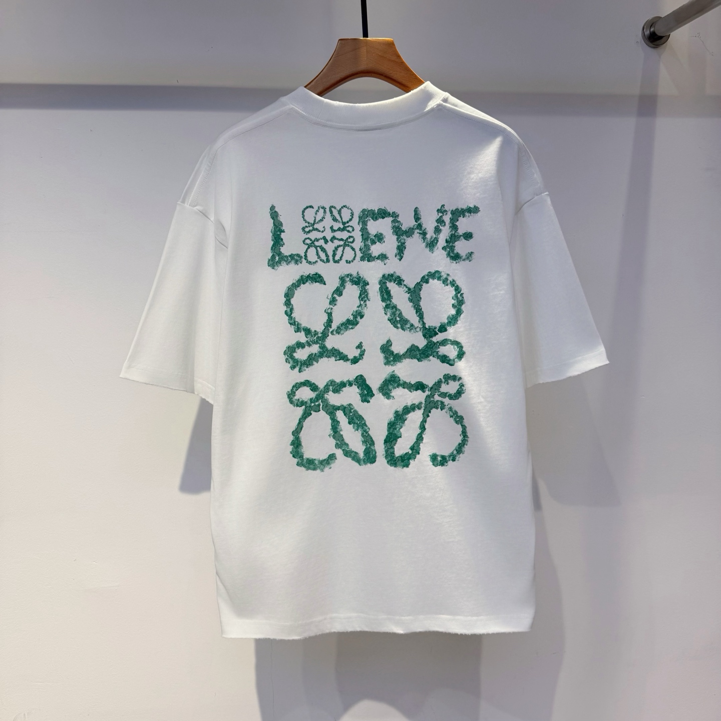 罗1威 2026夏季新款短袖 走秀款 今年最新最设计 非常洋气 独家定制原版面料 最新图案搭配涂鸦设计 