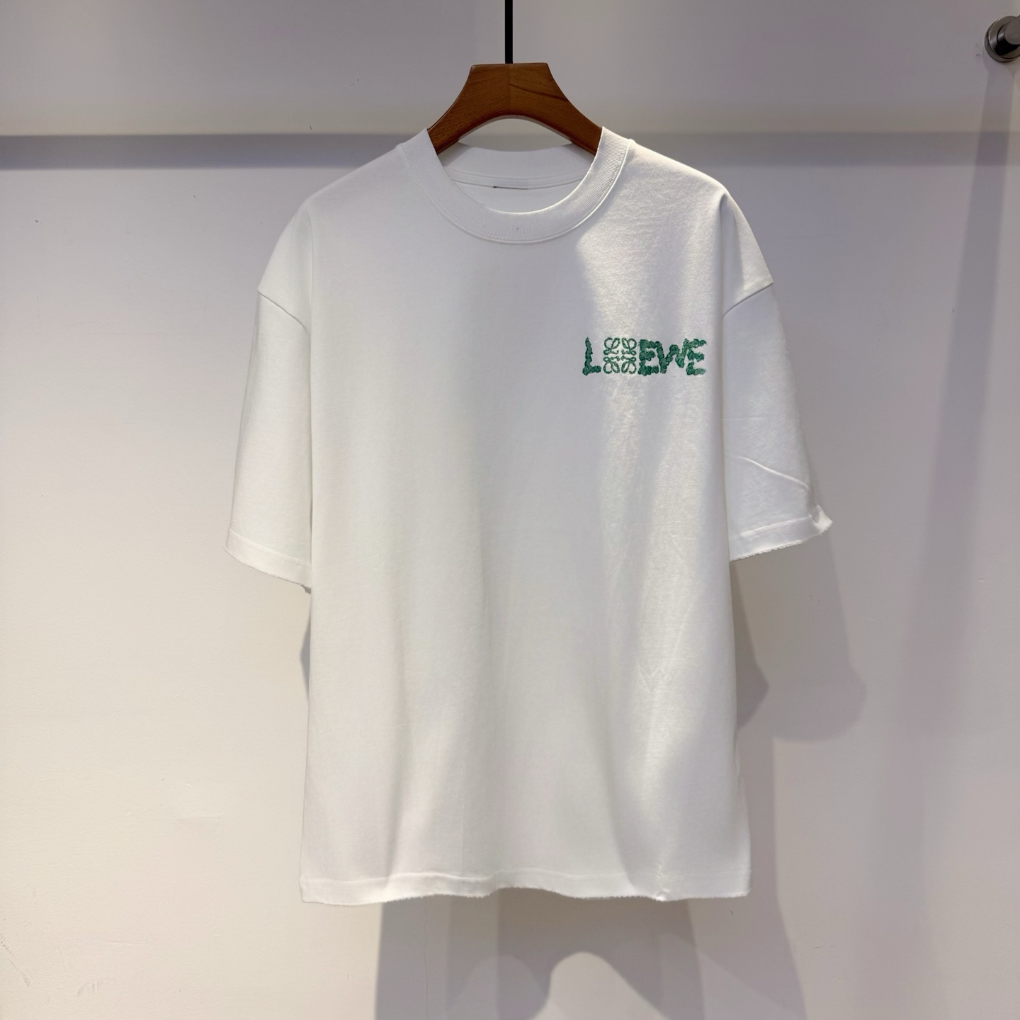 罗1威 2026夏季新款短袖 走秀款 今年最新最设计 非常洋气 独家定制原版面料 最新图案搭配涂鸦设计 